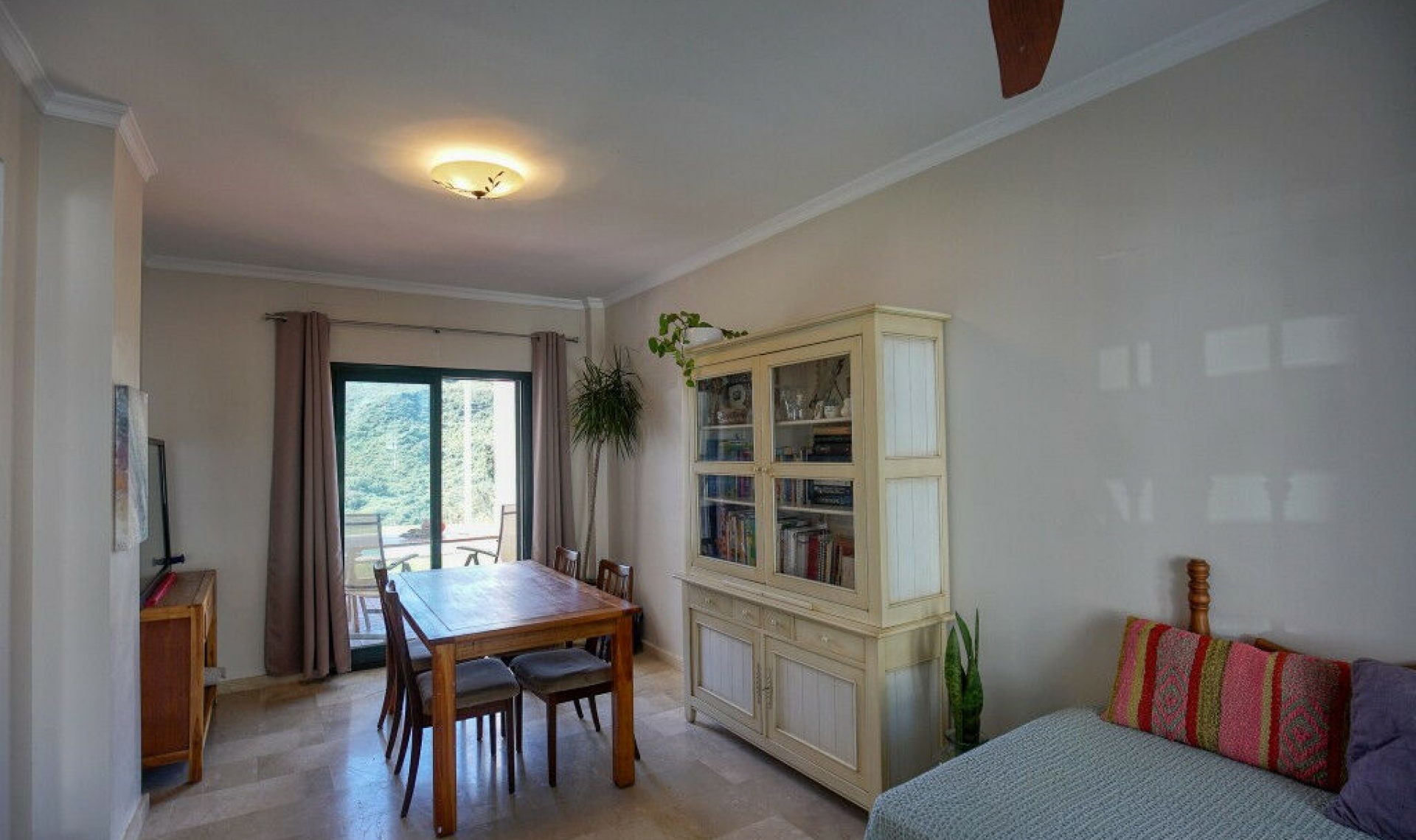 Resale - House -
La Duquesa