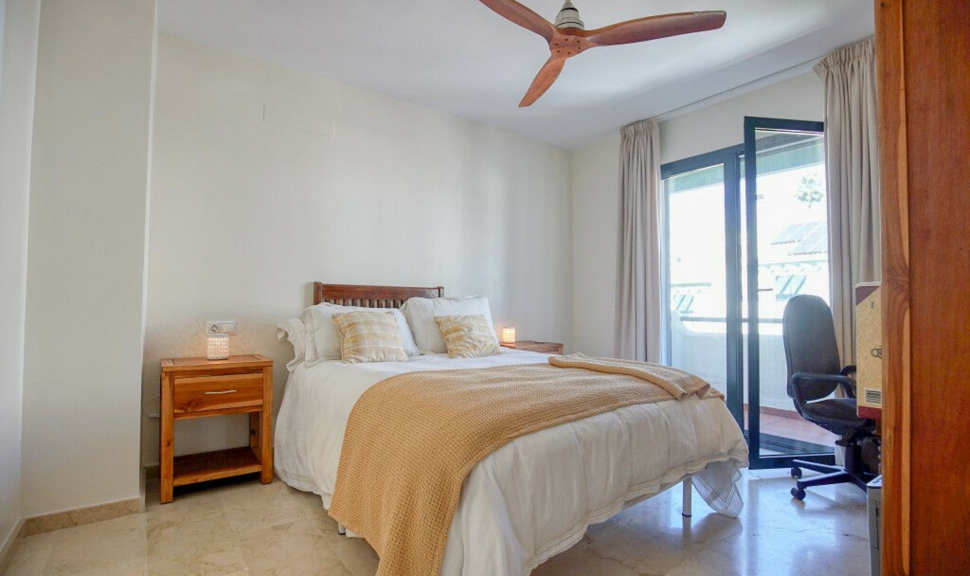 Resale - House -
La Duquesa