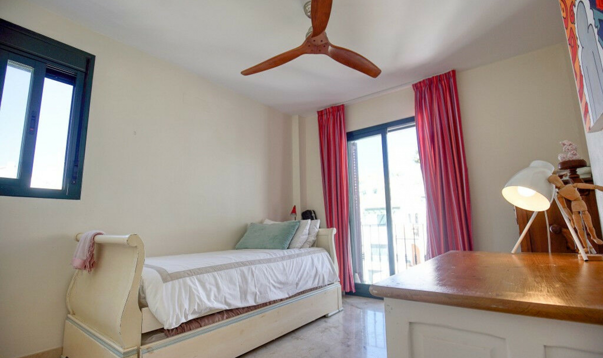 Resale - House -
La Duquesa