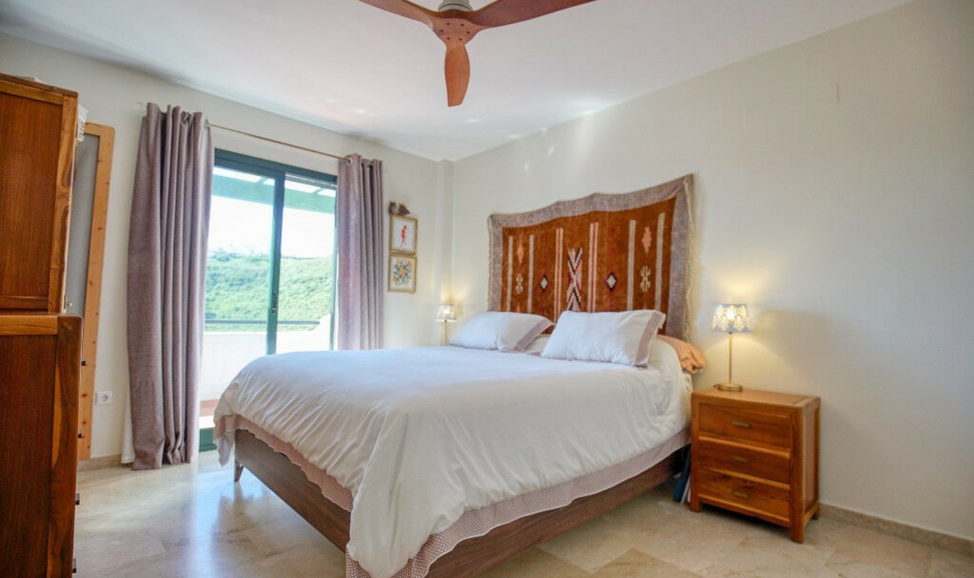 Resale - House -
La Duquesa