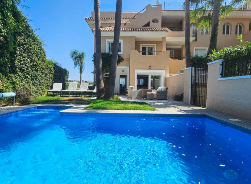 Resale - House -
La Duquesa