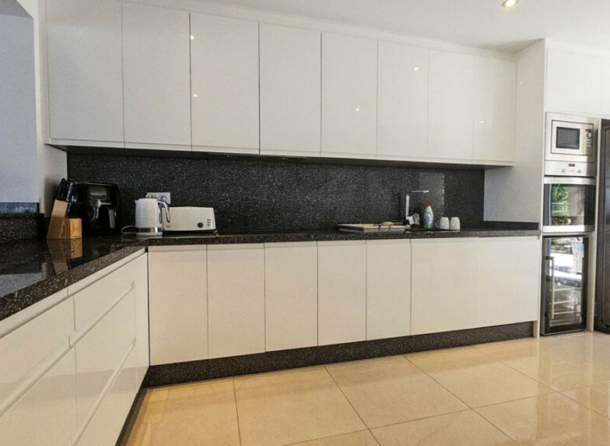 Resale - House -
La Duquesa