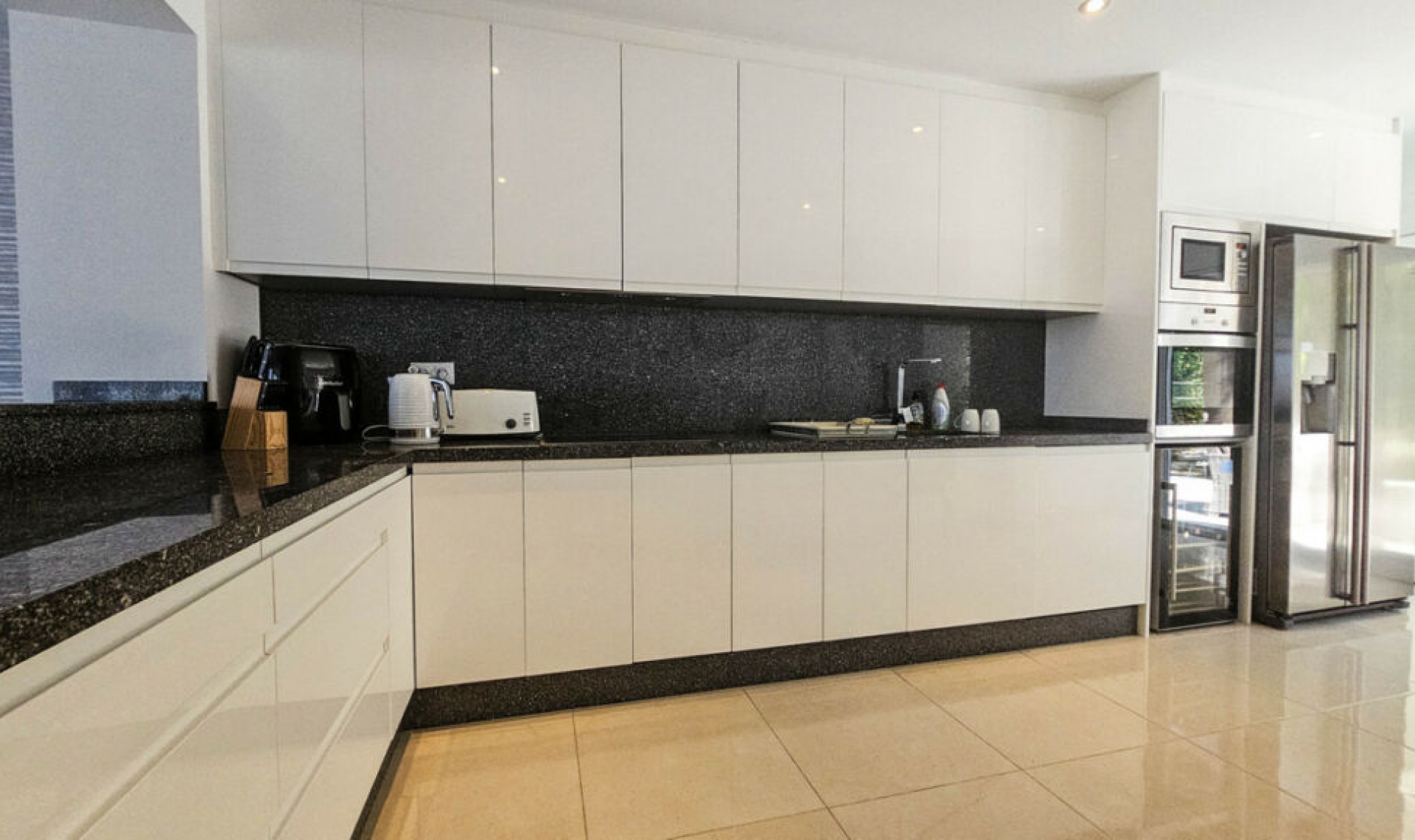 Resale - House -
La Duquesa