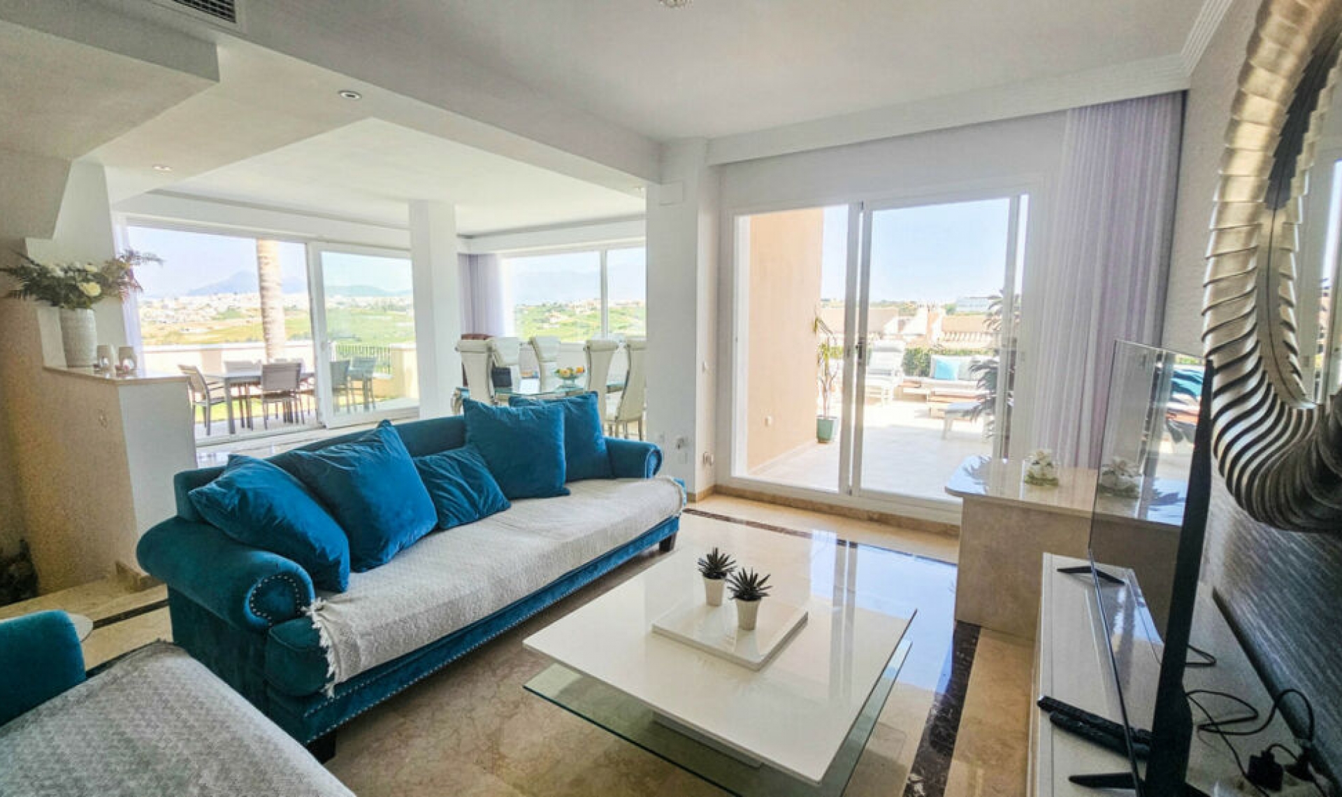 Resale - House -
La Duquesa