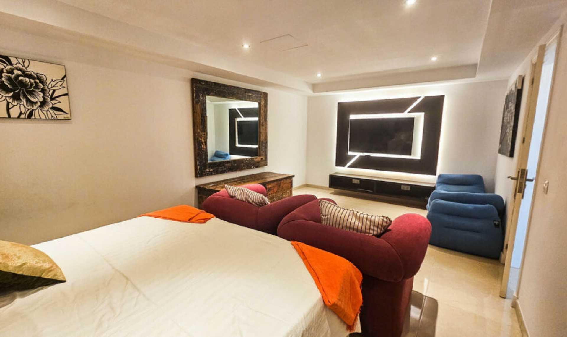 Resale - House -
La Duquesa