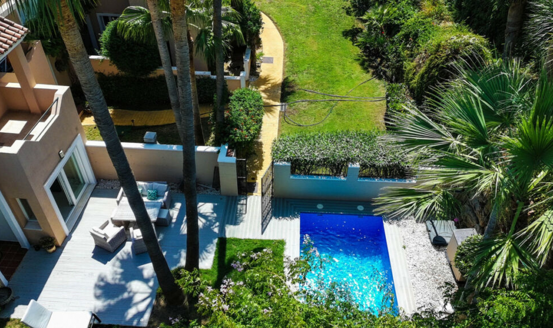 Resale - House -
La Duquesa