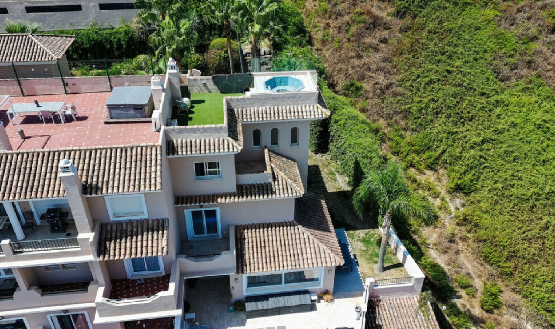 Resale - House -
La Duquesa