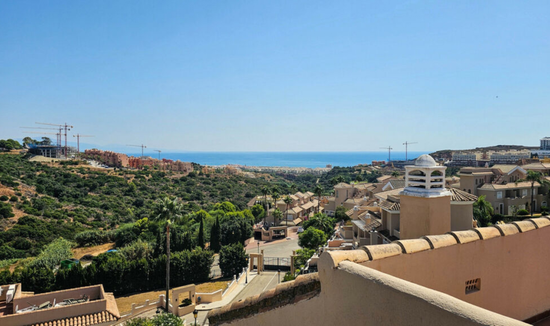 Resale - House -
La Duquesa