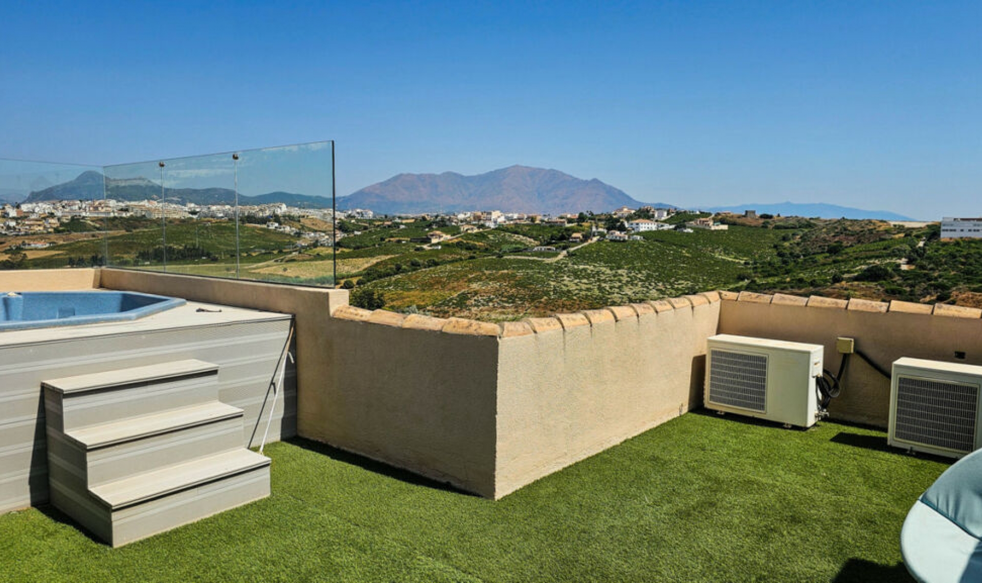 Resale - House -
La Duquesa