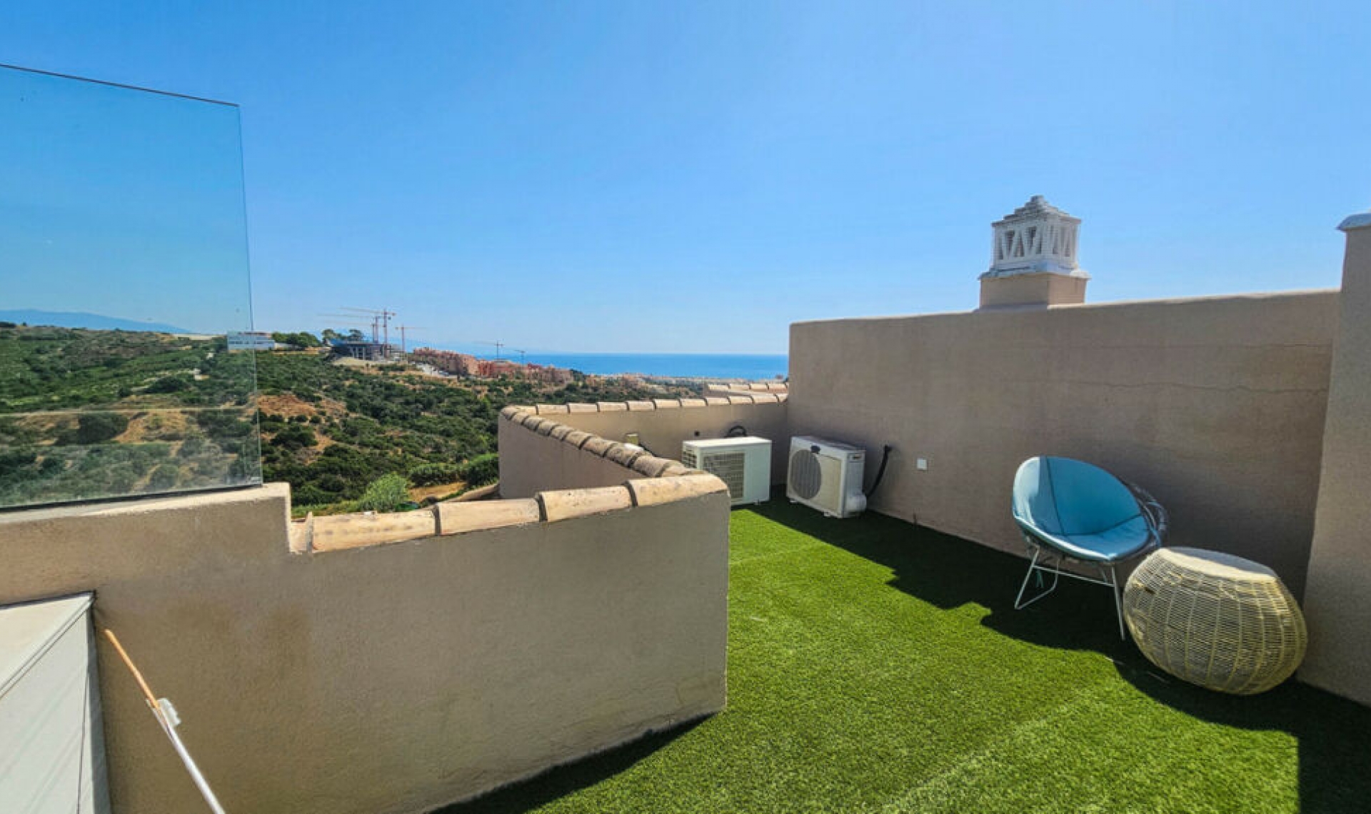 Resale - House -
La Duquesa