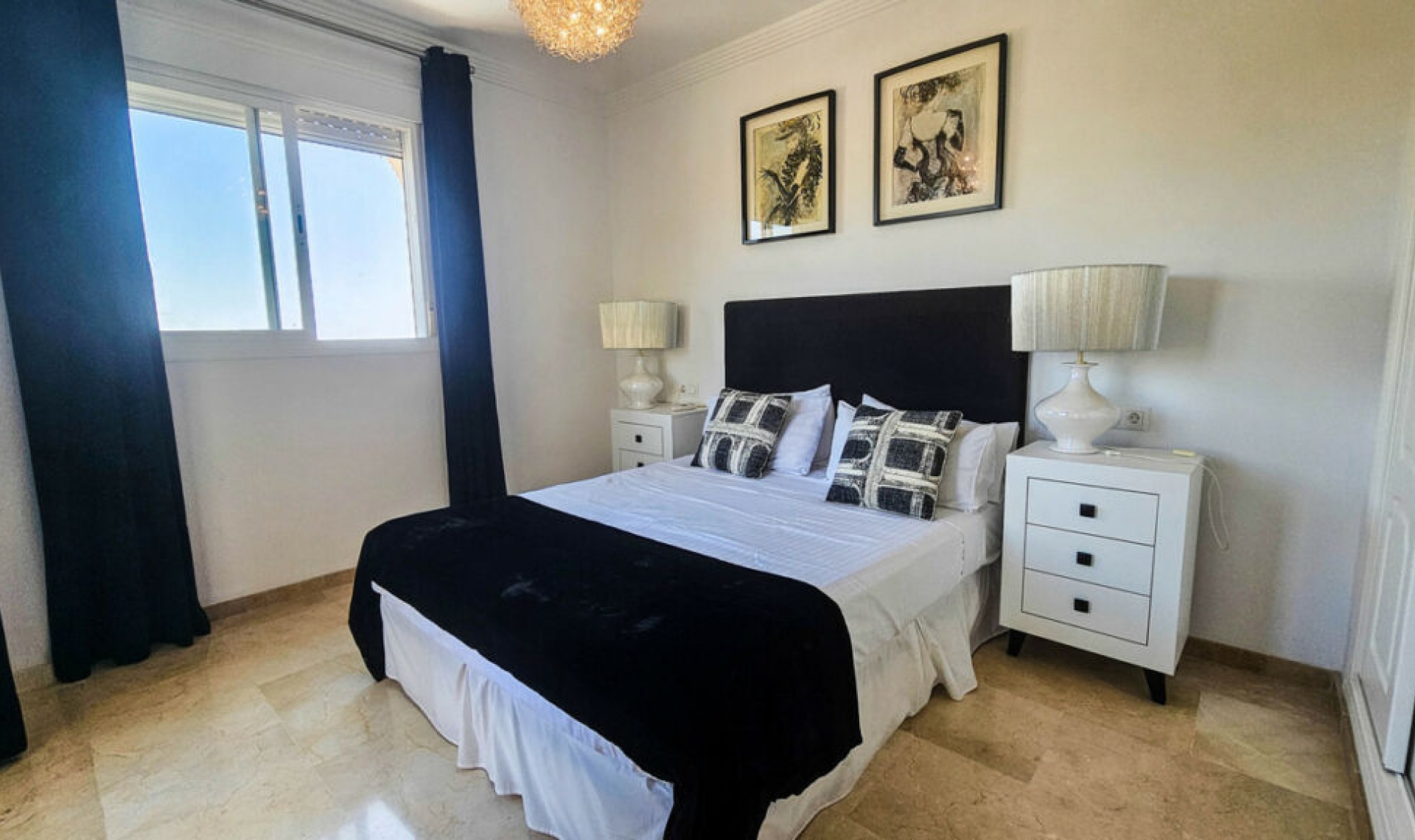 Resale - House -
La Duquesa