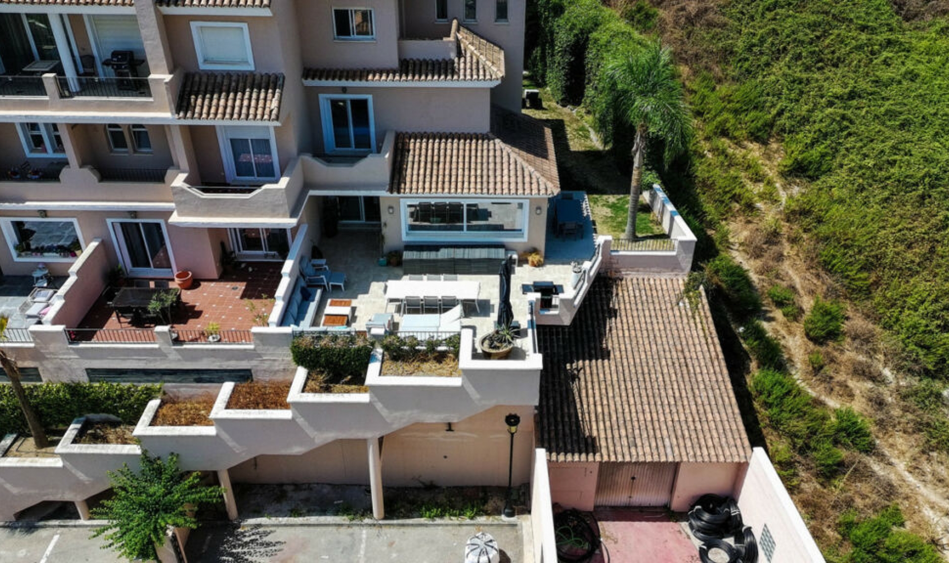 Resale - House -
La Duquesa