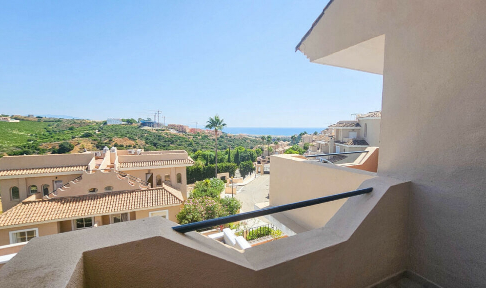 Resale - House -
La Duquesa