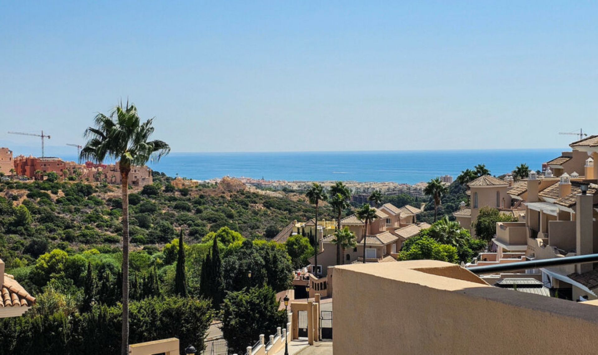 Resale - House -
La Duquesa