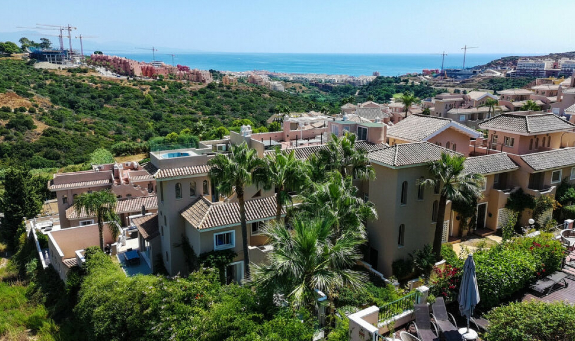 Resale - House -
La Duquesa