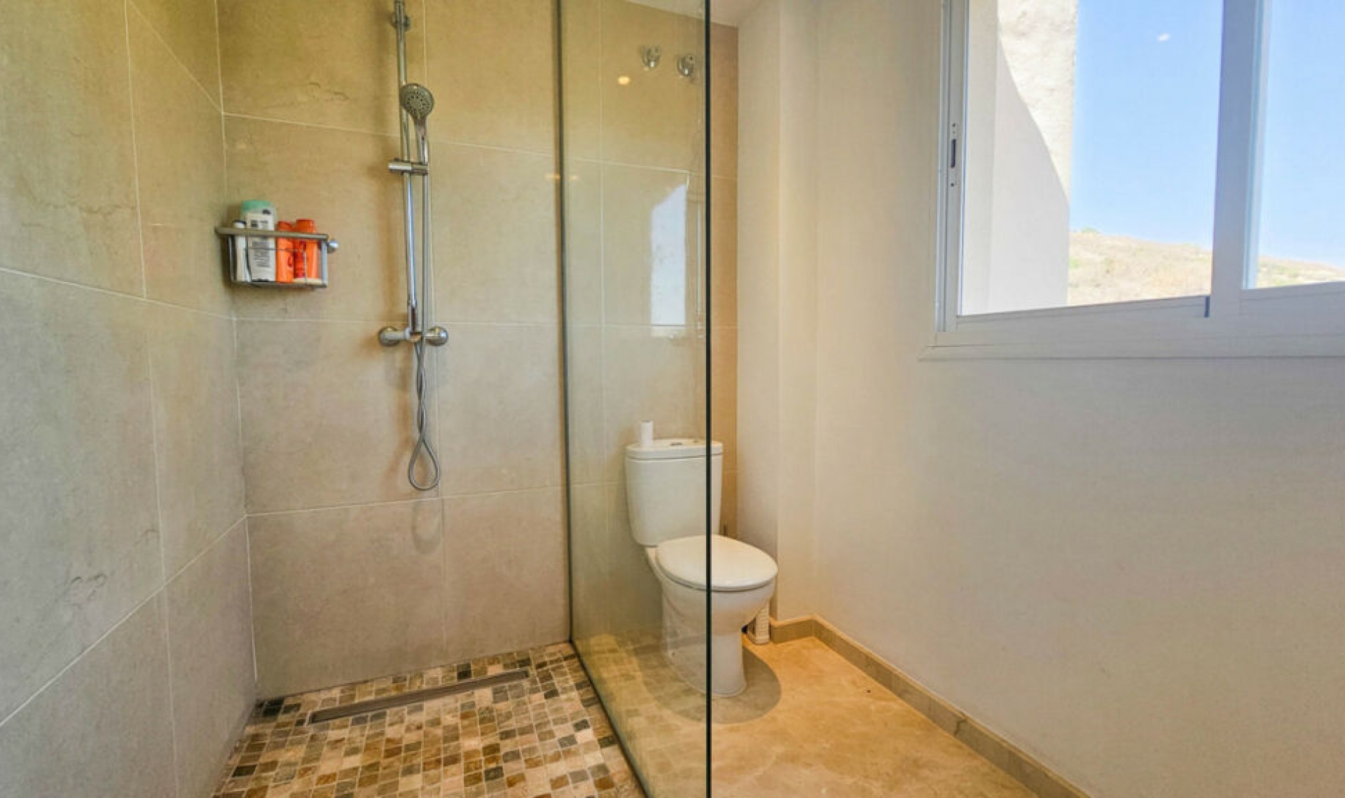 Resale - House -
La Duquesa