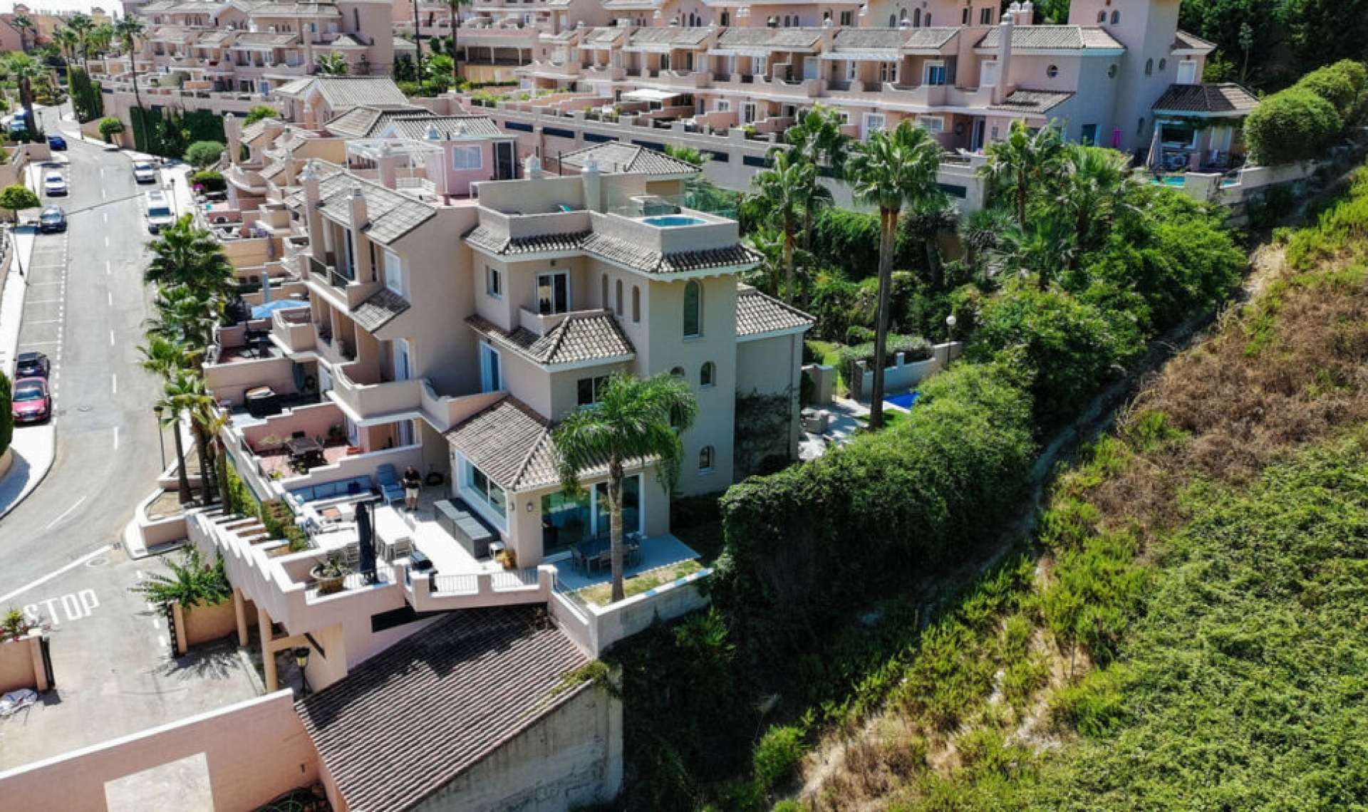 Resale - House -
La Duquesa