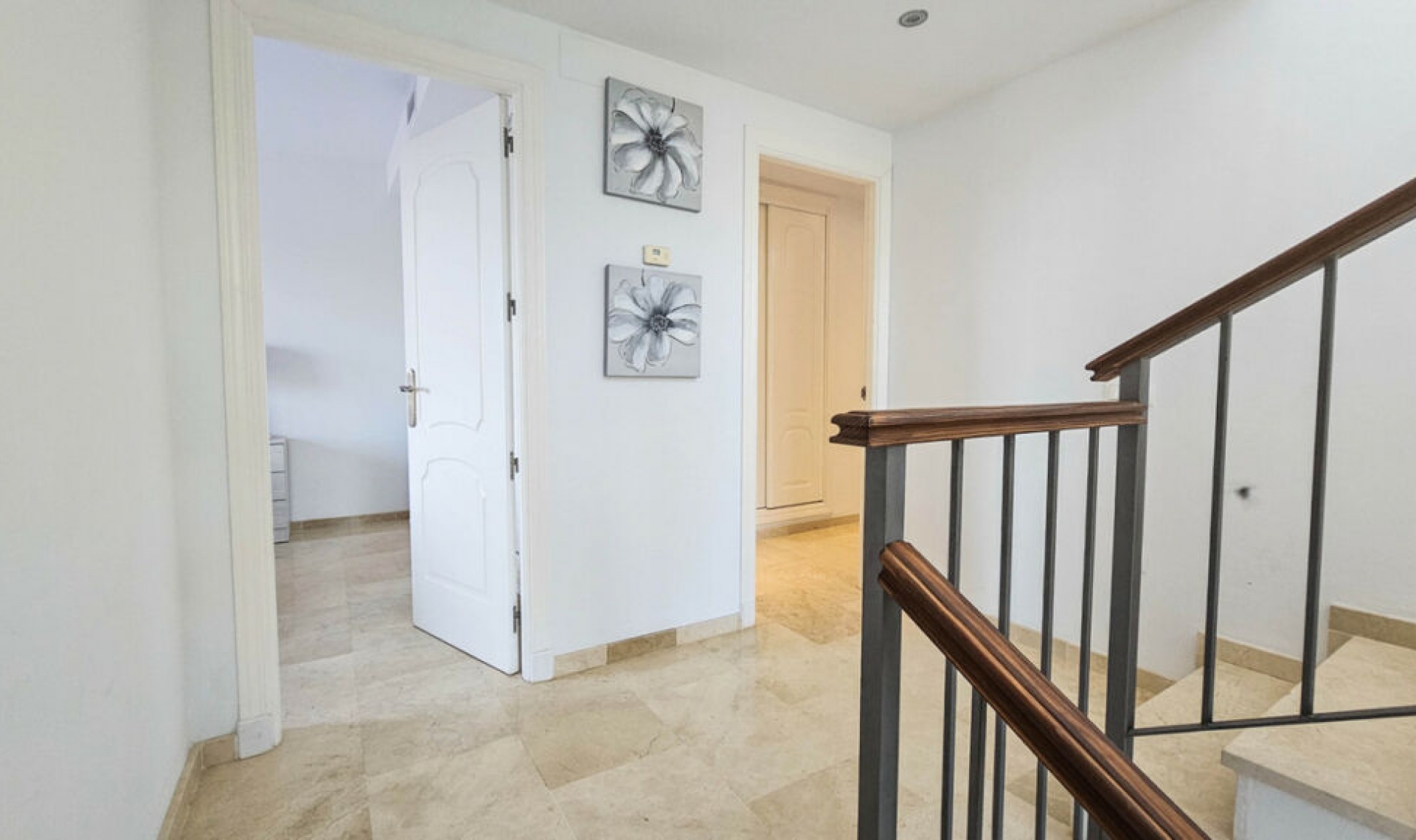 Resale - House -
La Duquesa