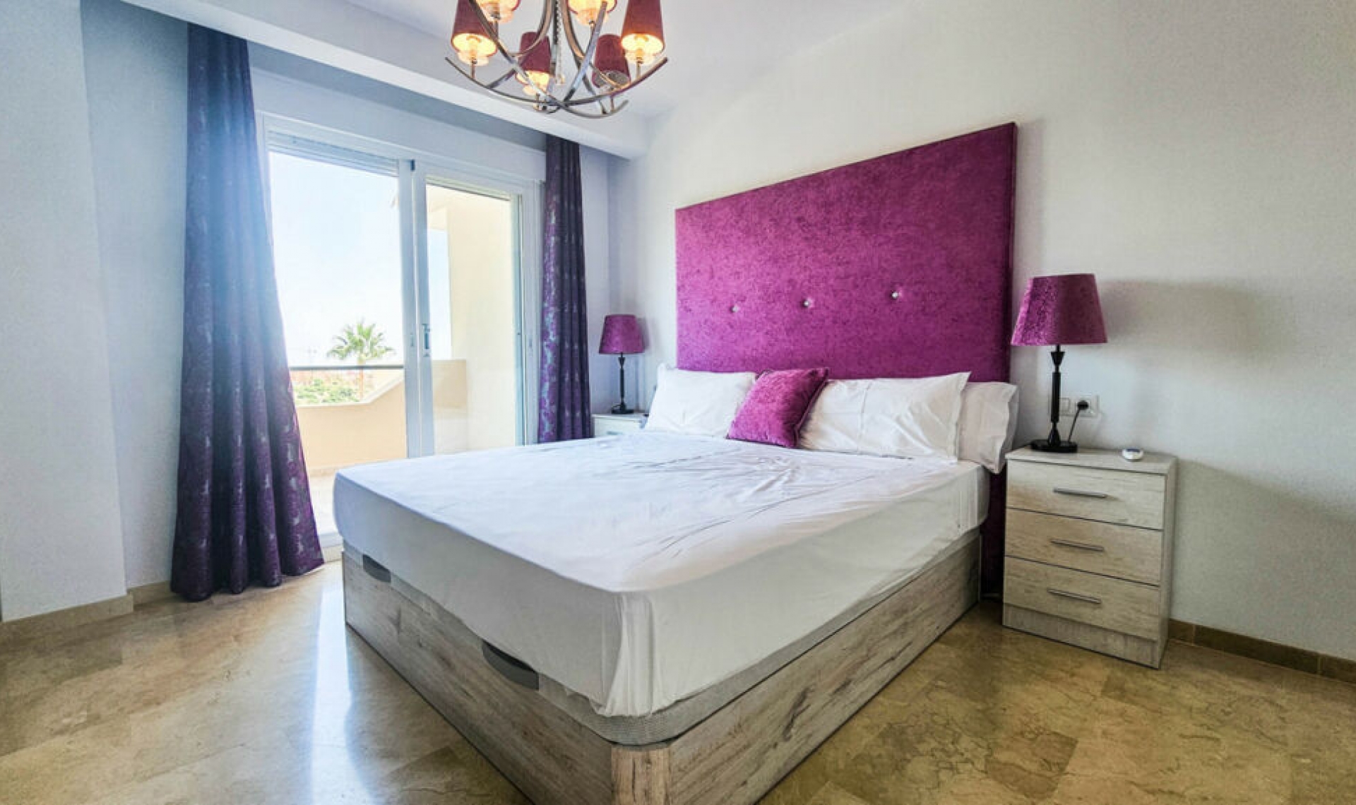 Resale - House -
La Duquesa