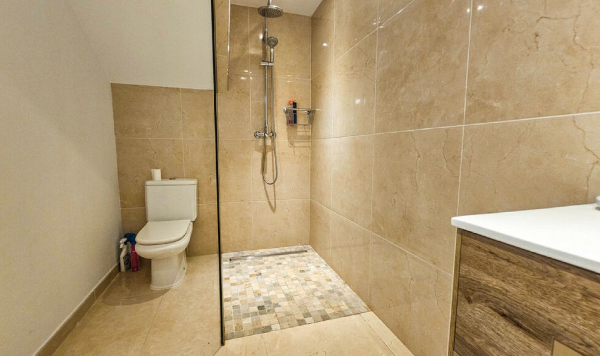 Resale - House -
La Duquesa