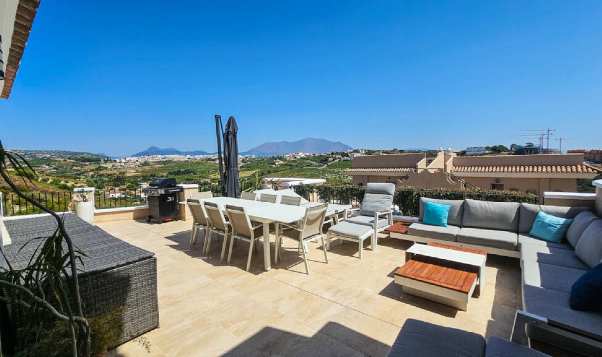 Resale - House -
La Duquesa