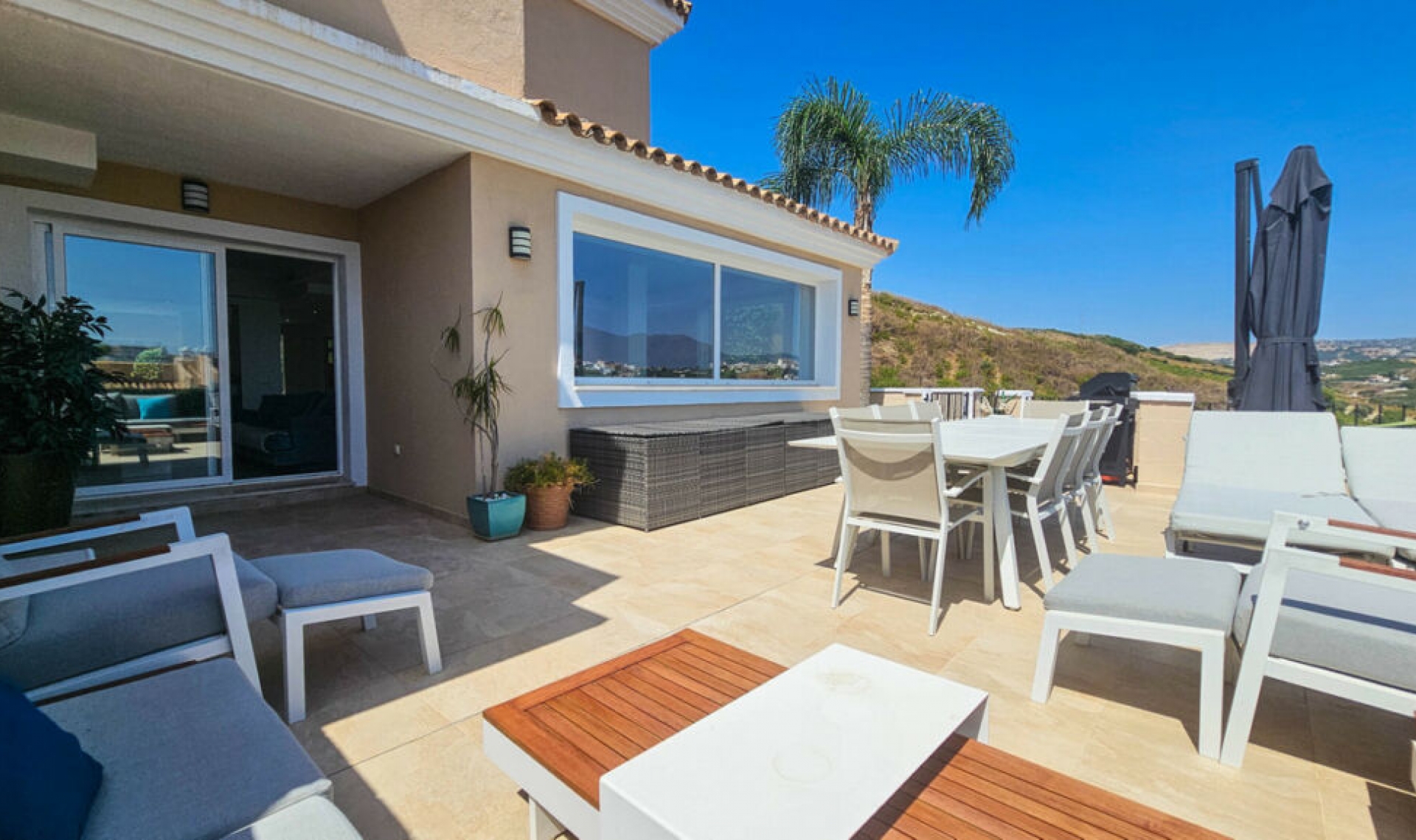 Resale - House -
La Duquesa