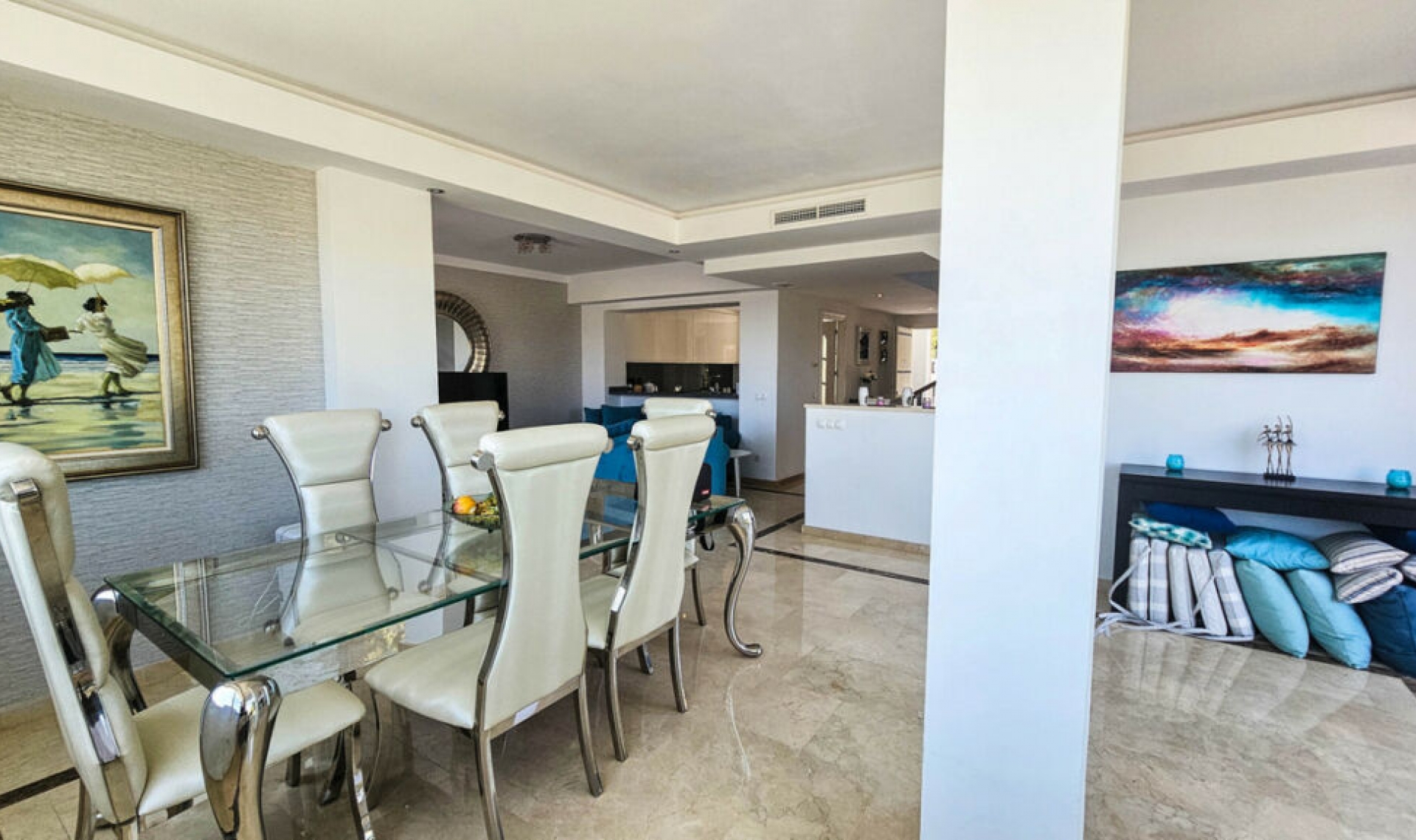 Resale - House -
La Duquesa