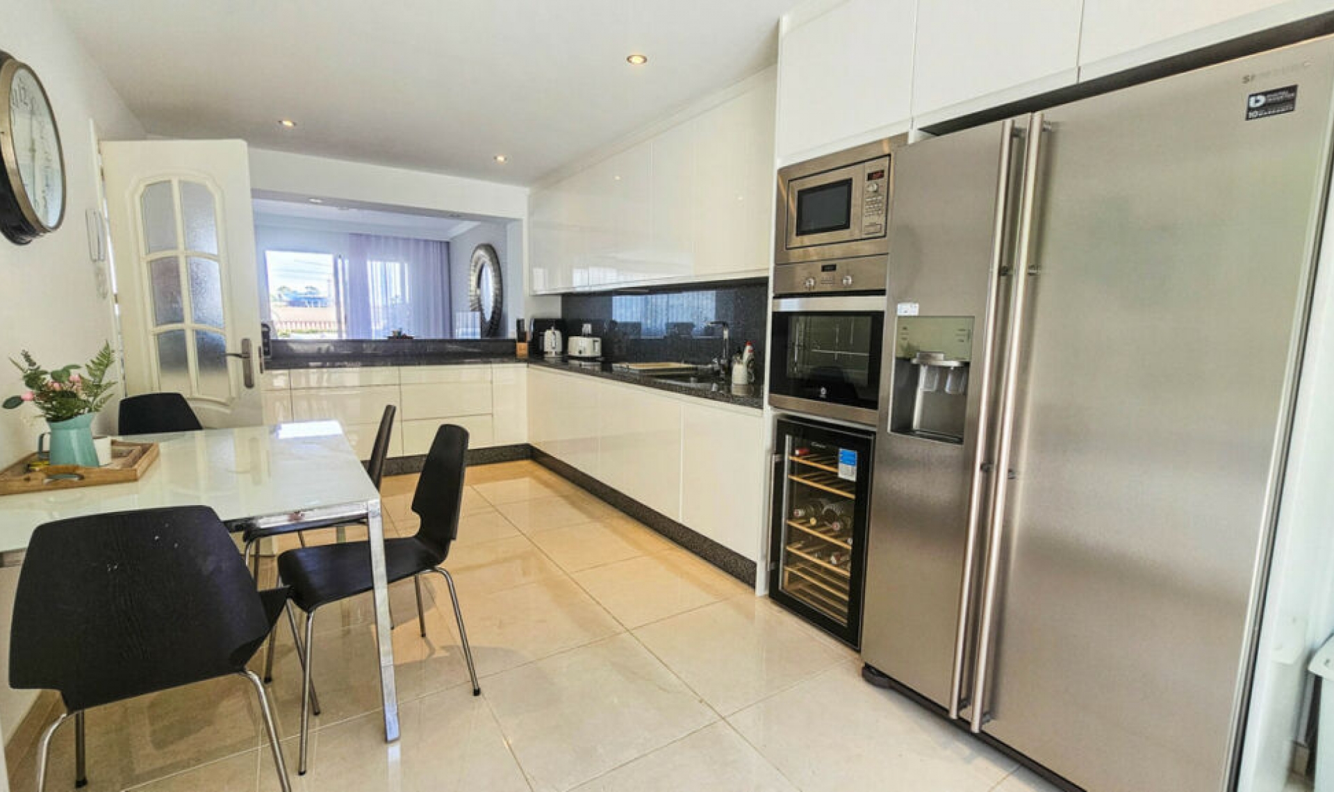 Resale - House -
La Duquesa