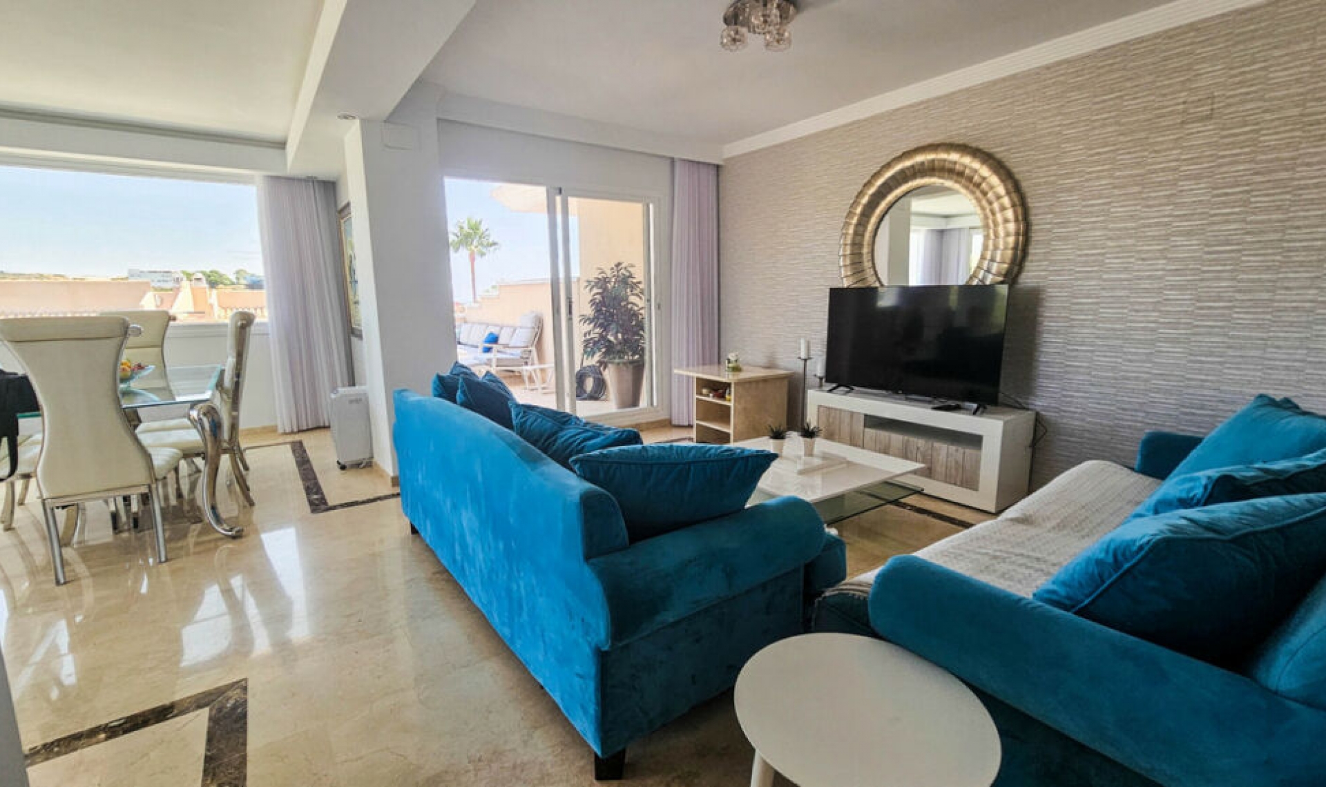 Resale - House -
La Duquesa