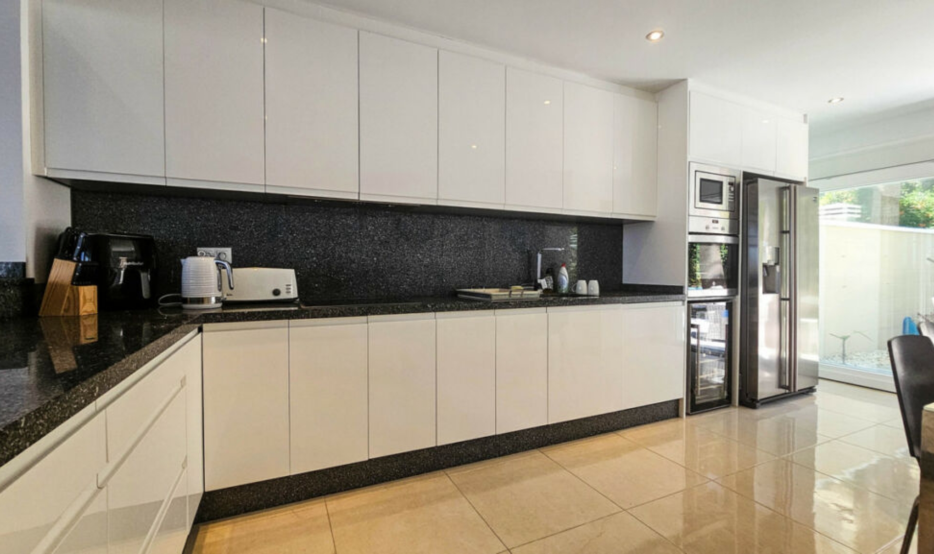 Resale - House -
La Duquesa