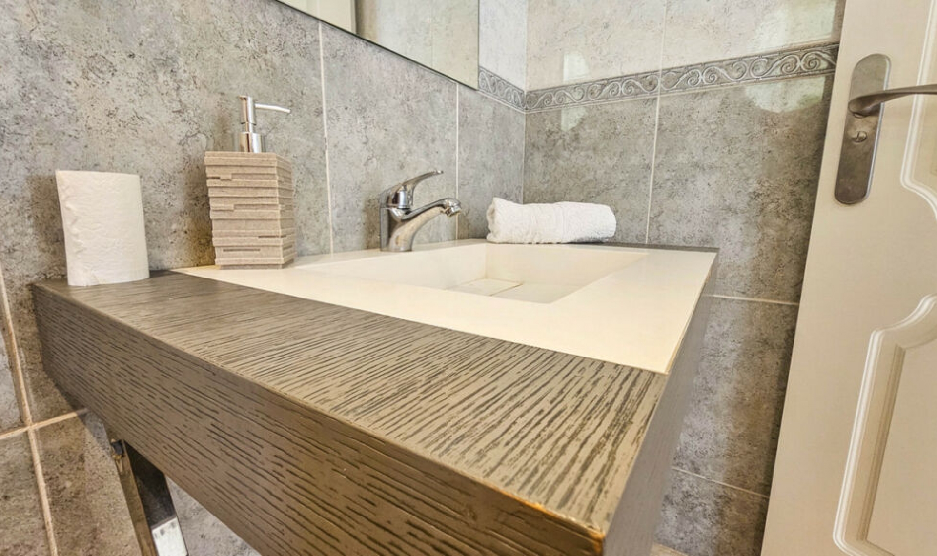 Resale - House -
La Duquesa