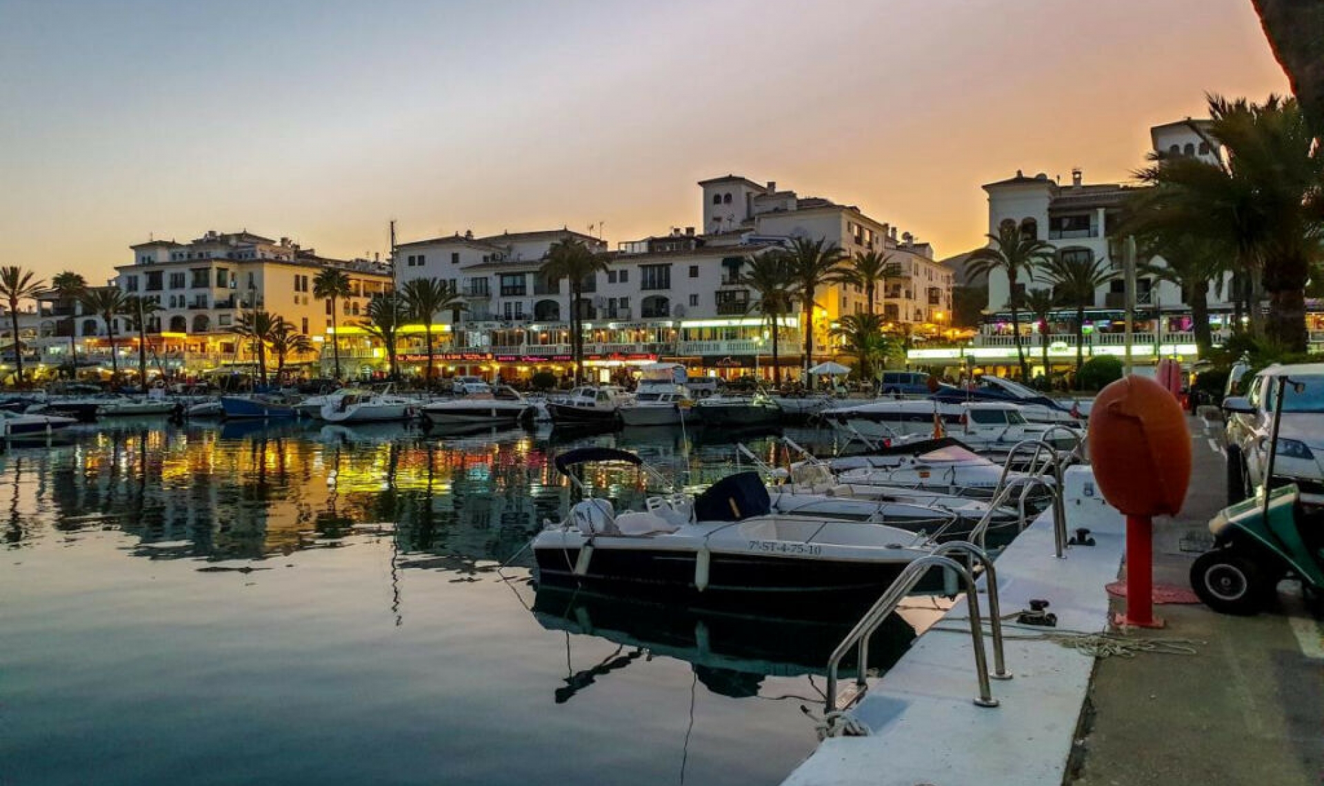 Resale - House -
La Duquesa