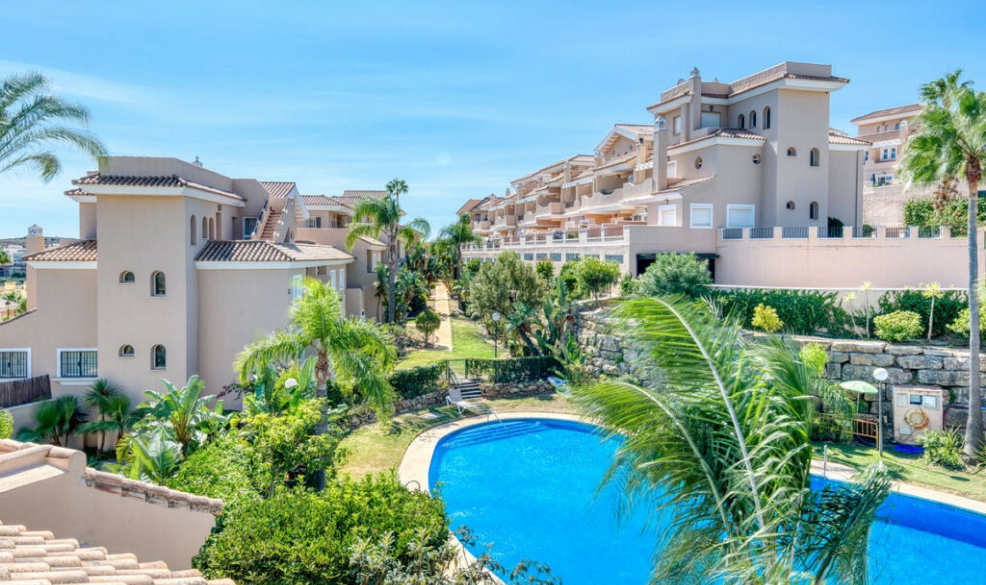 Resale - House -
La Duquesa