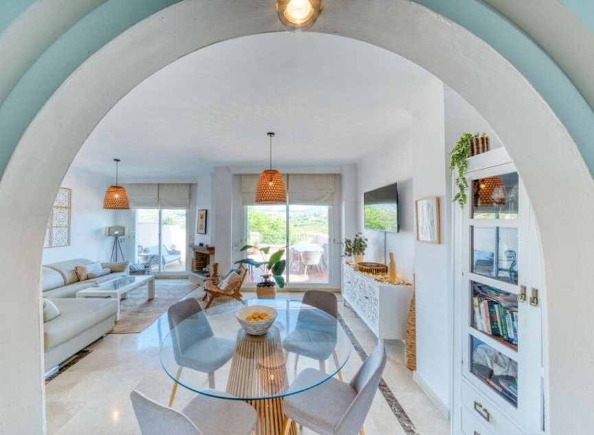 Resale - House -
La Duquesa