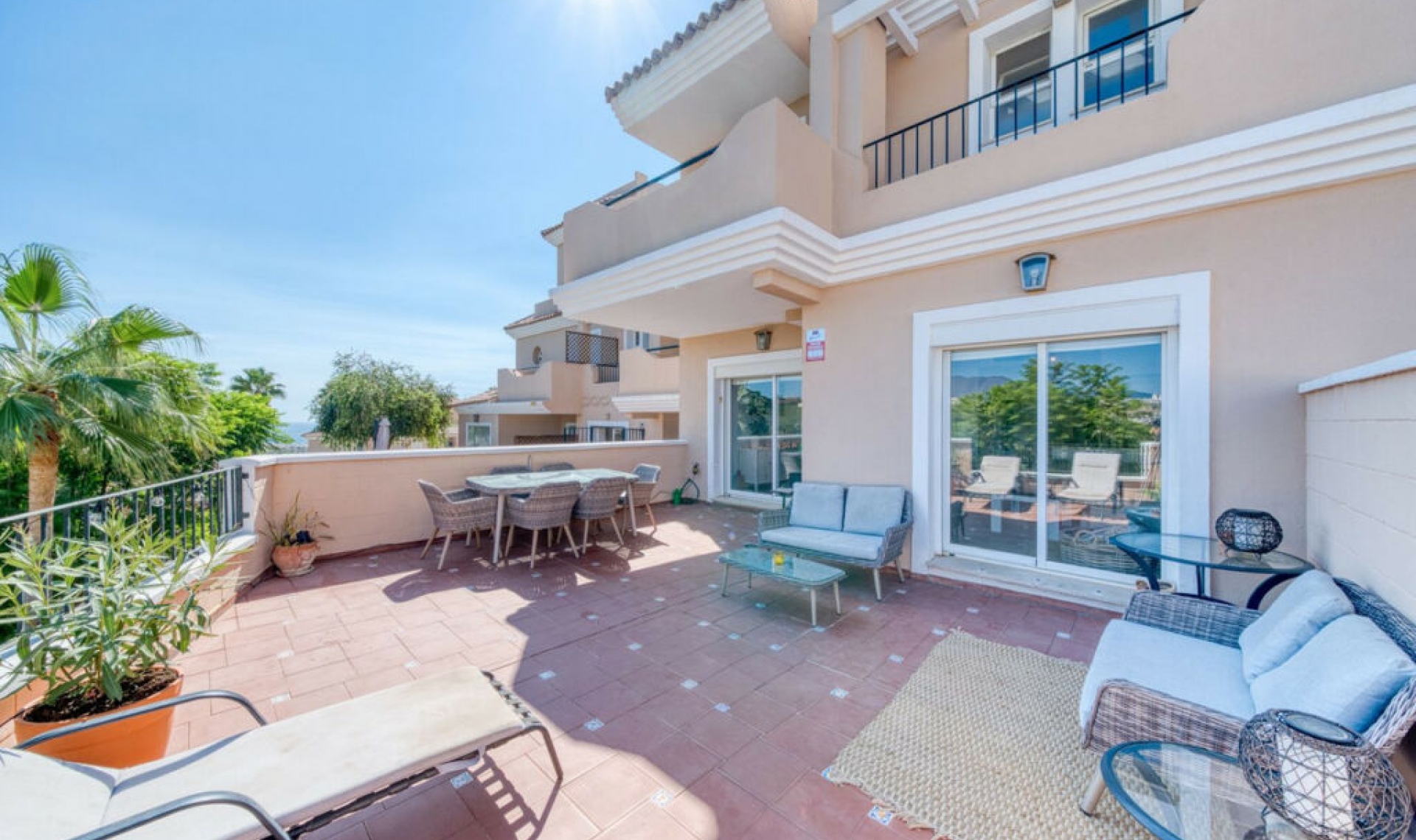 Resale - House -
La Duquesa