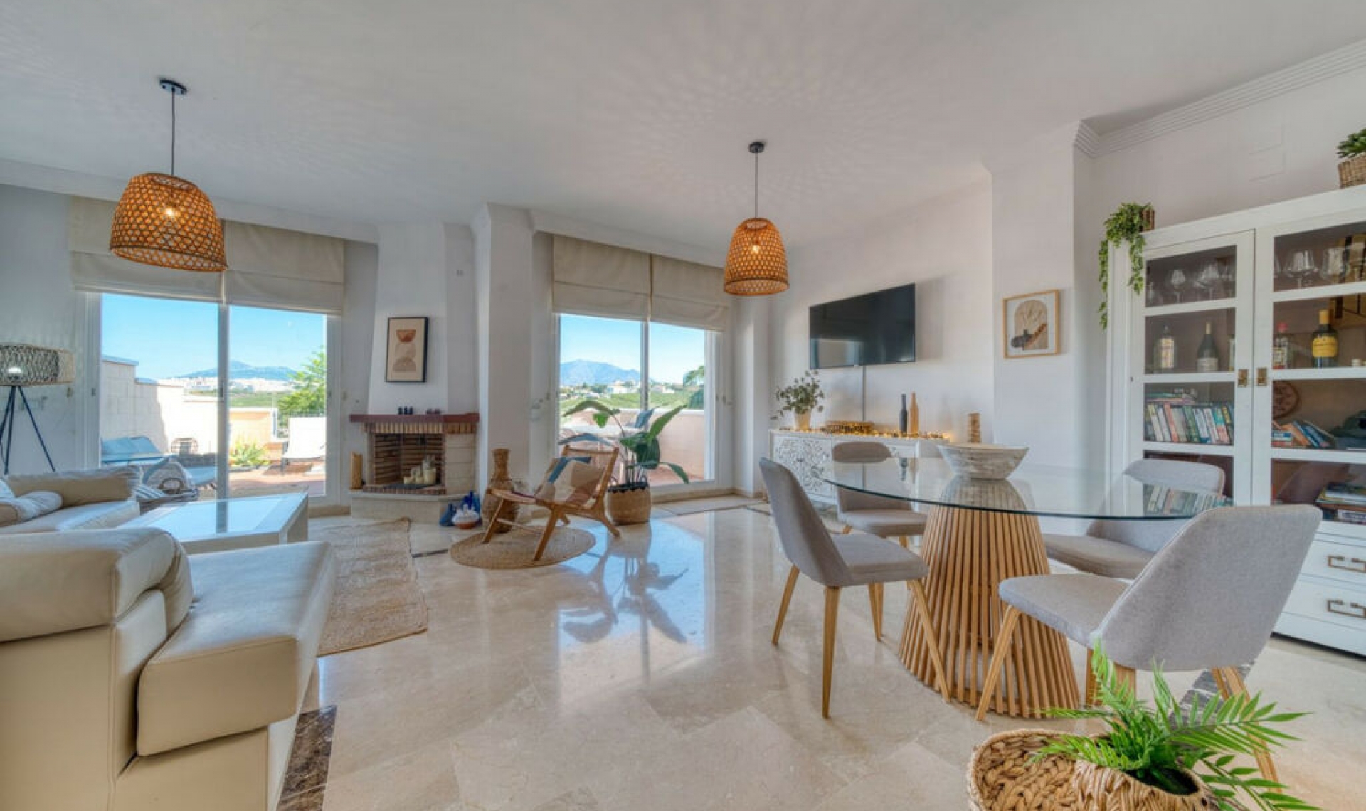 Resale - House -
La Duquesa