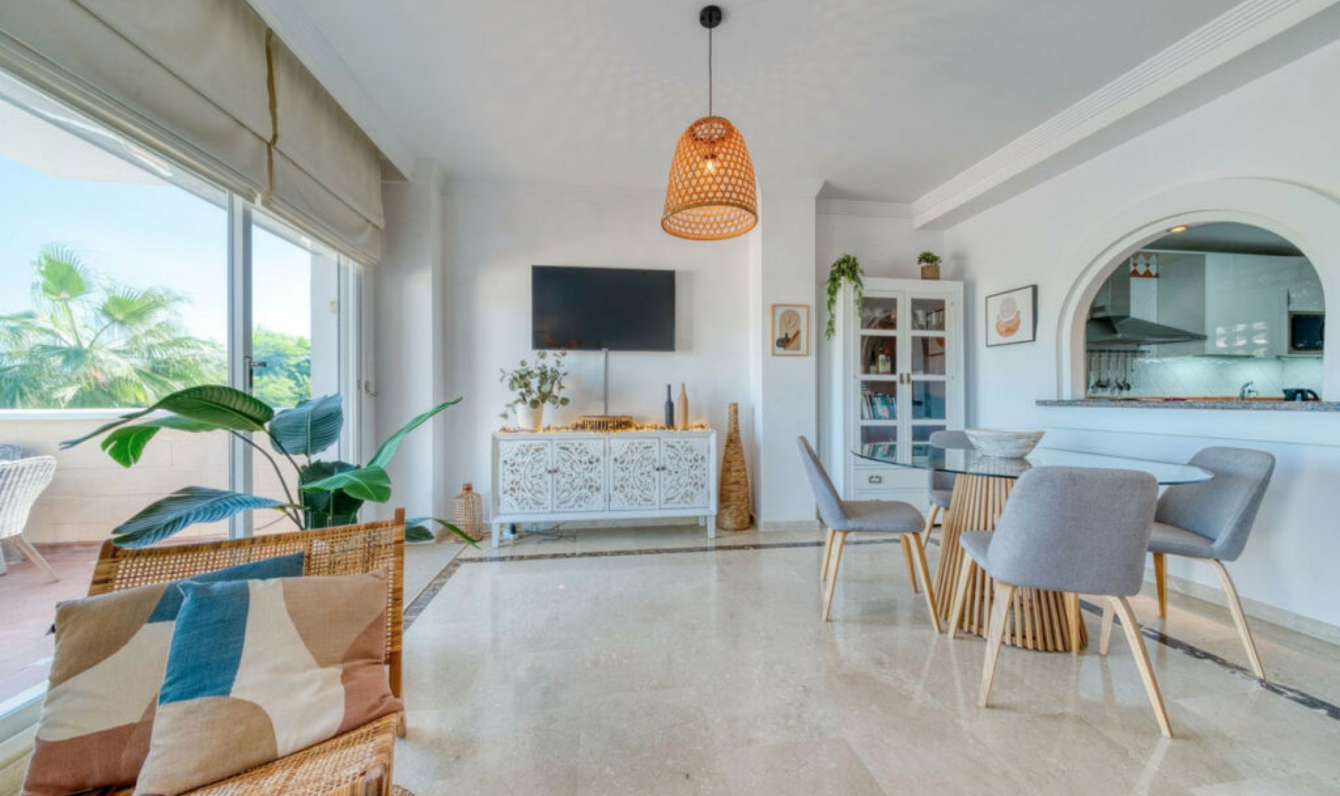 Resale - House -
La Duquesa