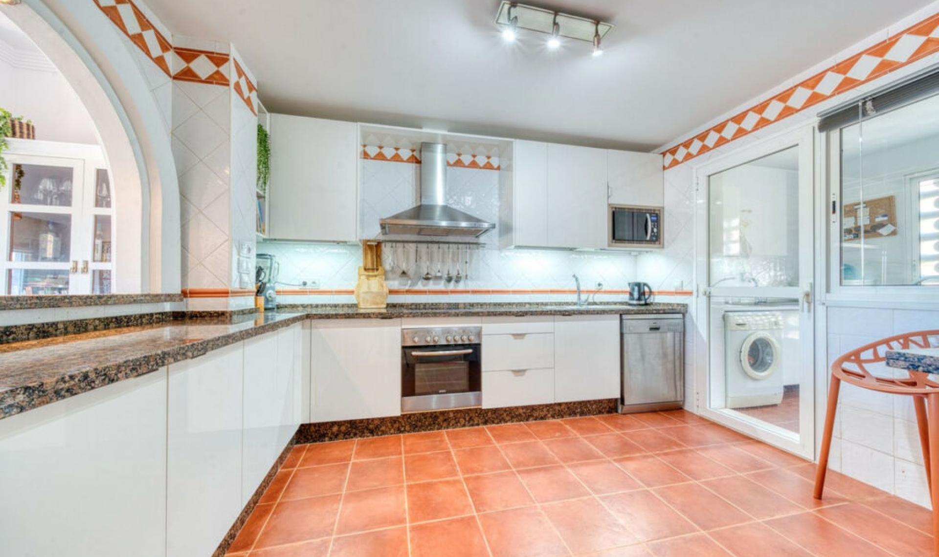 Resale - House -
La Duquesa