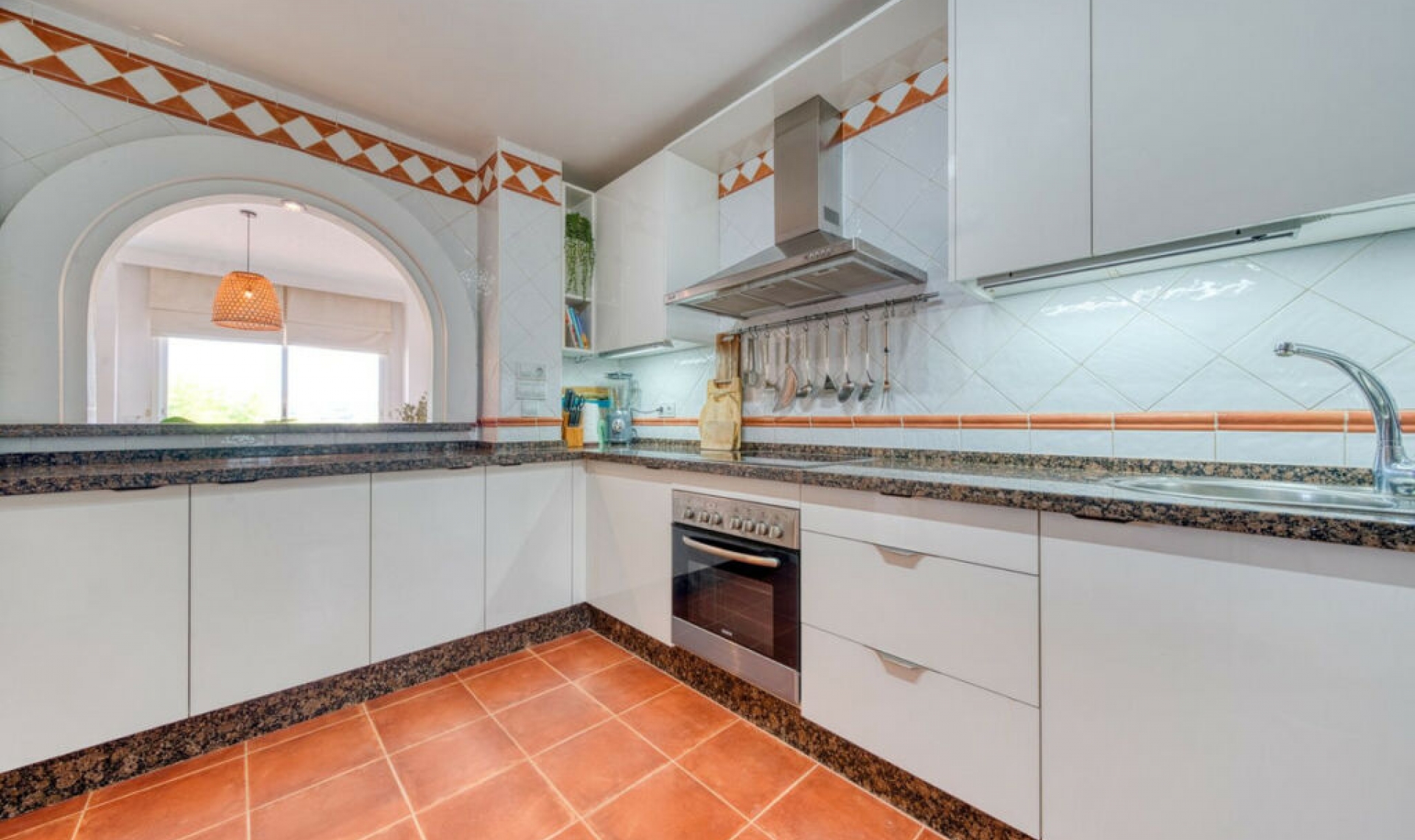 Resale - House -
La Duquesa