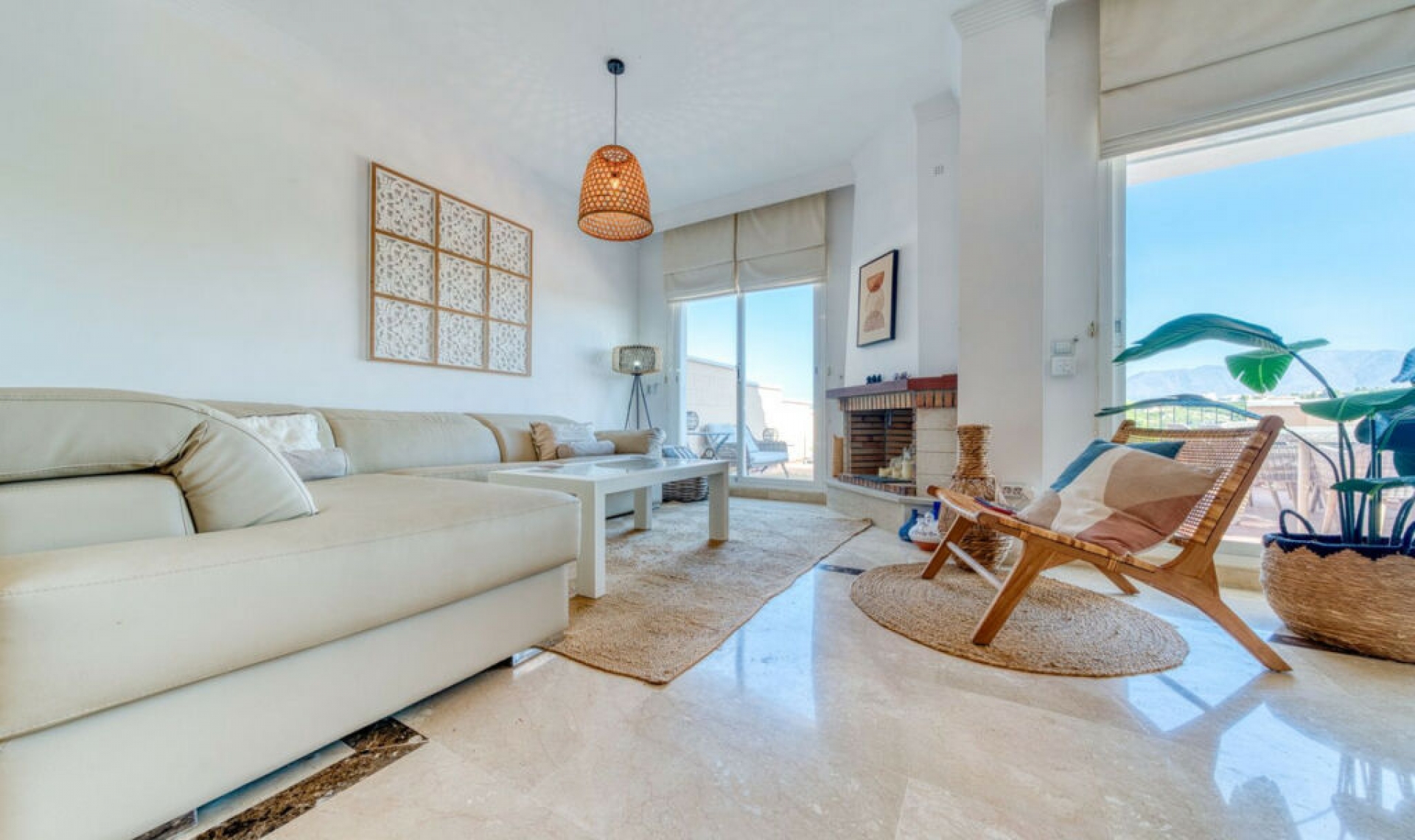 Resale - House -
La Duquesa