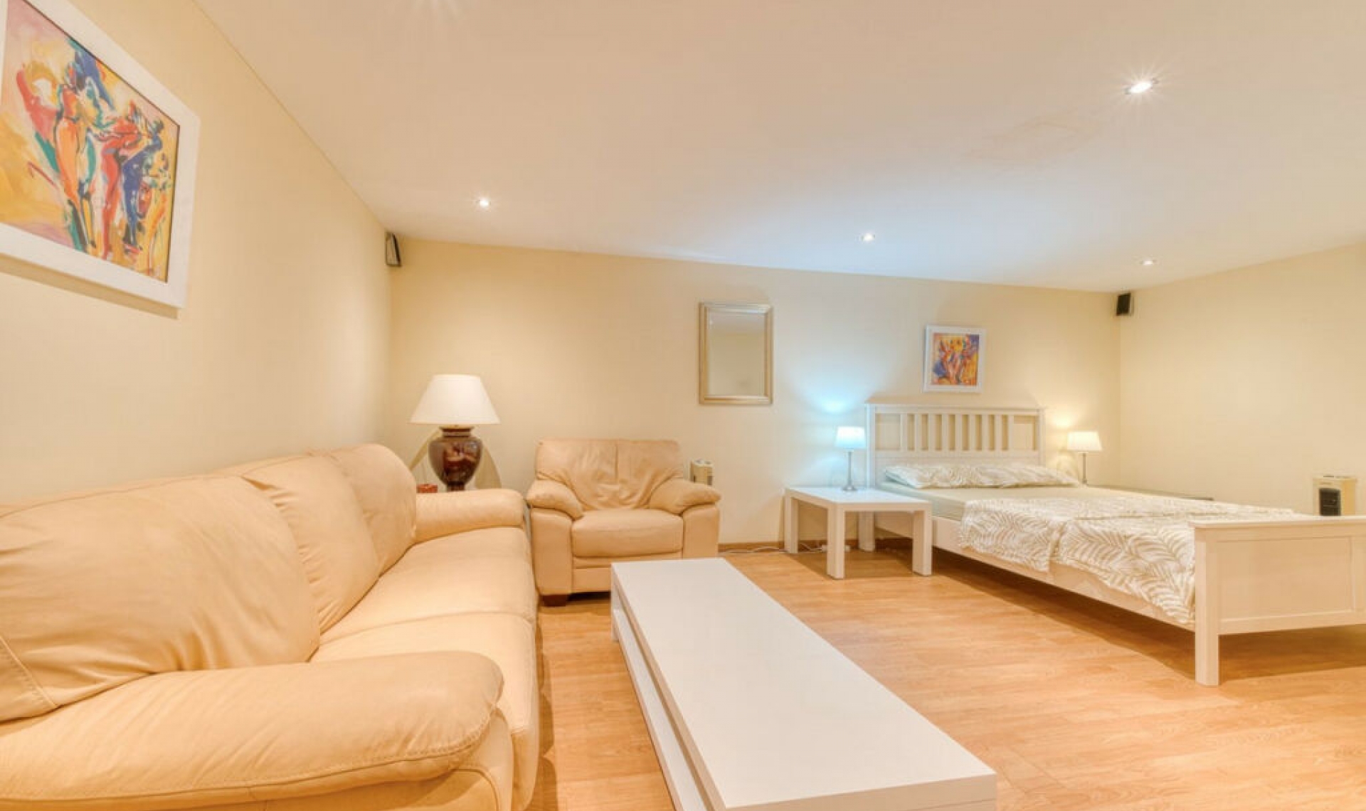 Resale - House -
La Duquesa