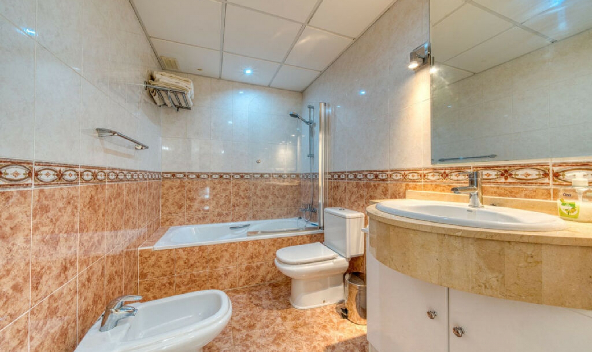 Resale - House -
La Duquesa