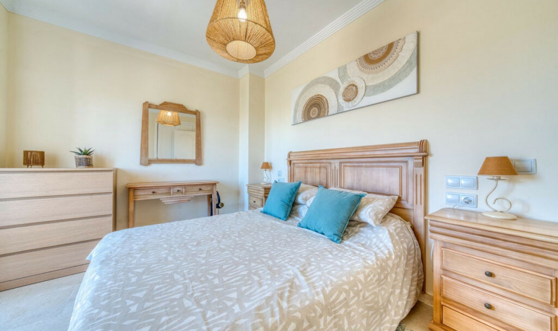 Resale - House -
La Duquesa