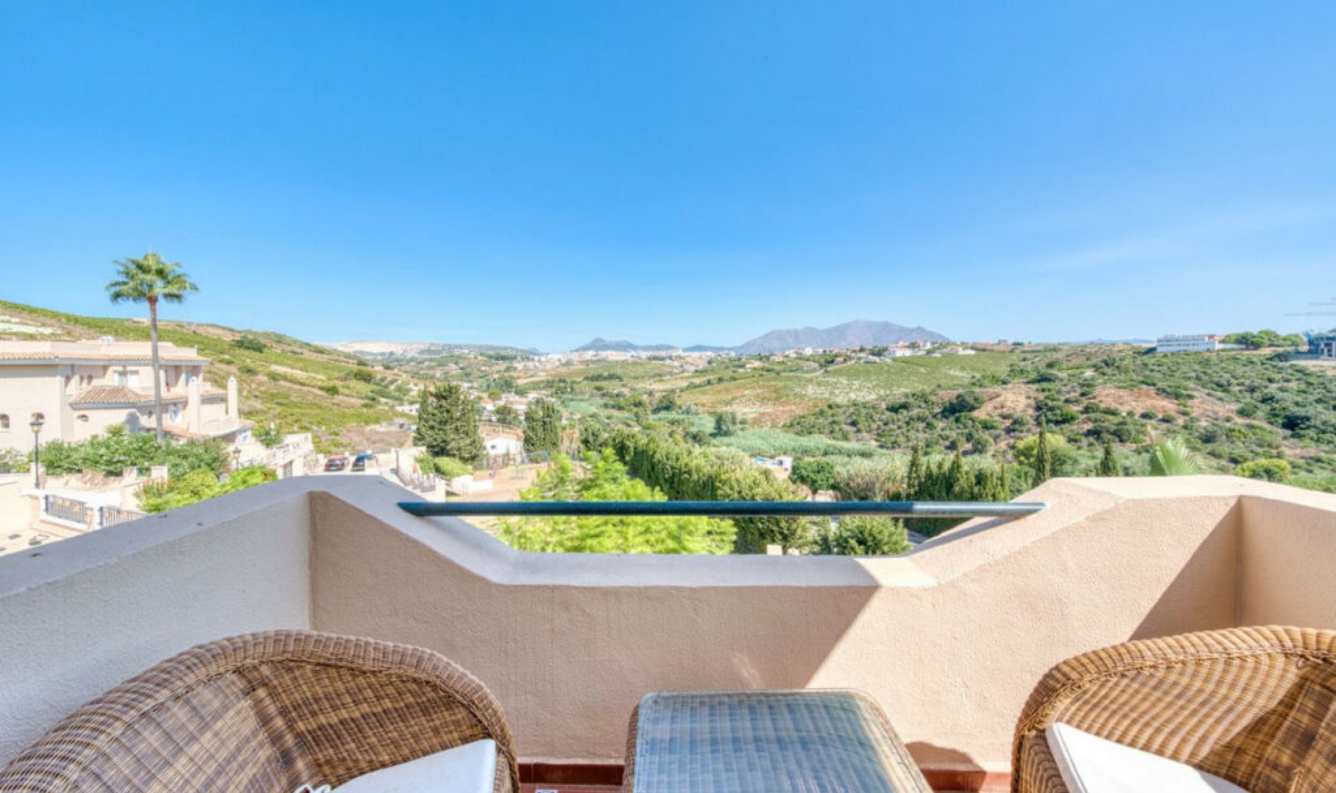 Resale - House -
La Duquesa