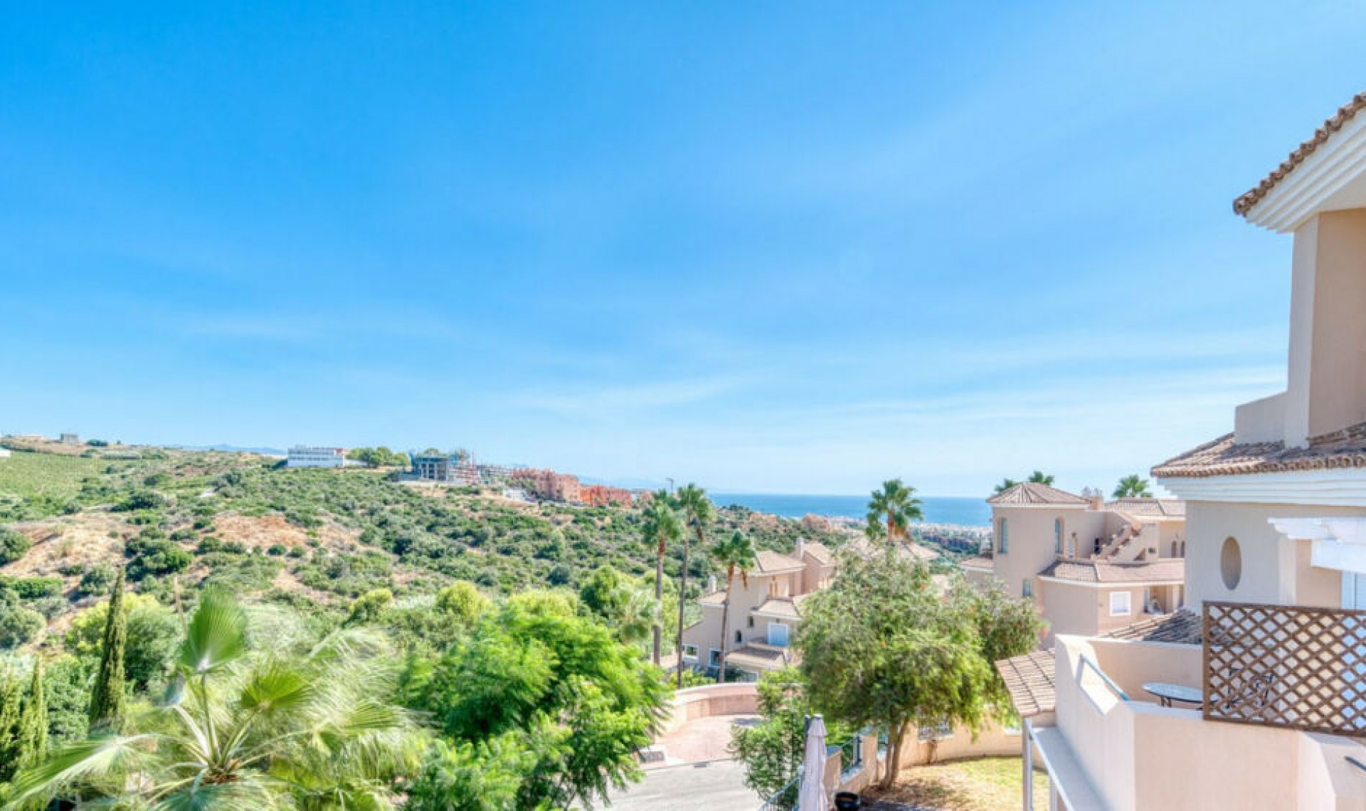 Resale - House -
La Duquesa