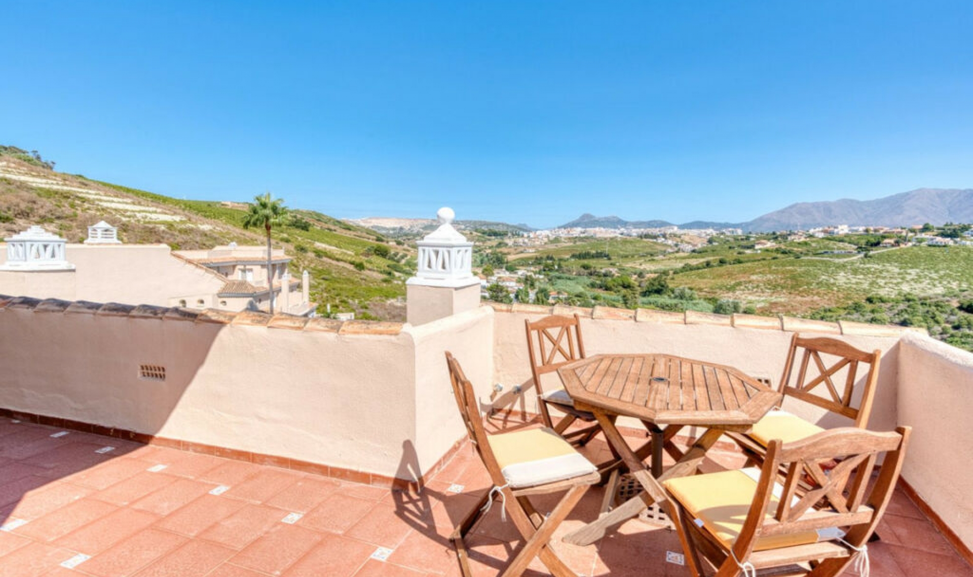 Resale - House -
La Duquesa