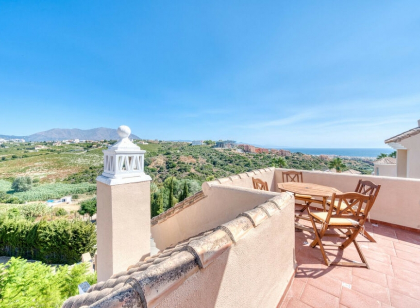 Resale - House -
La Duquesa