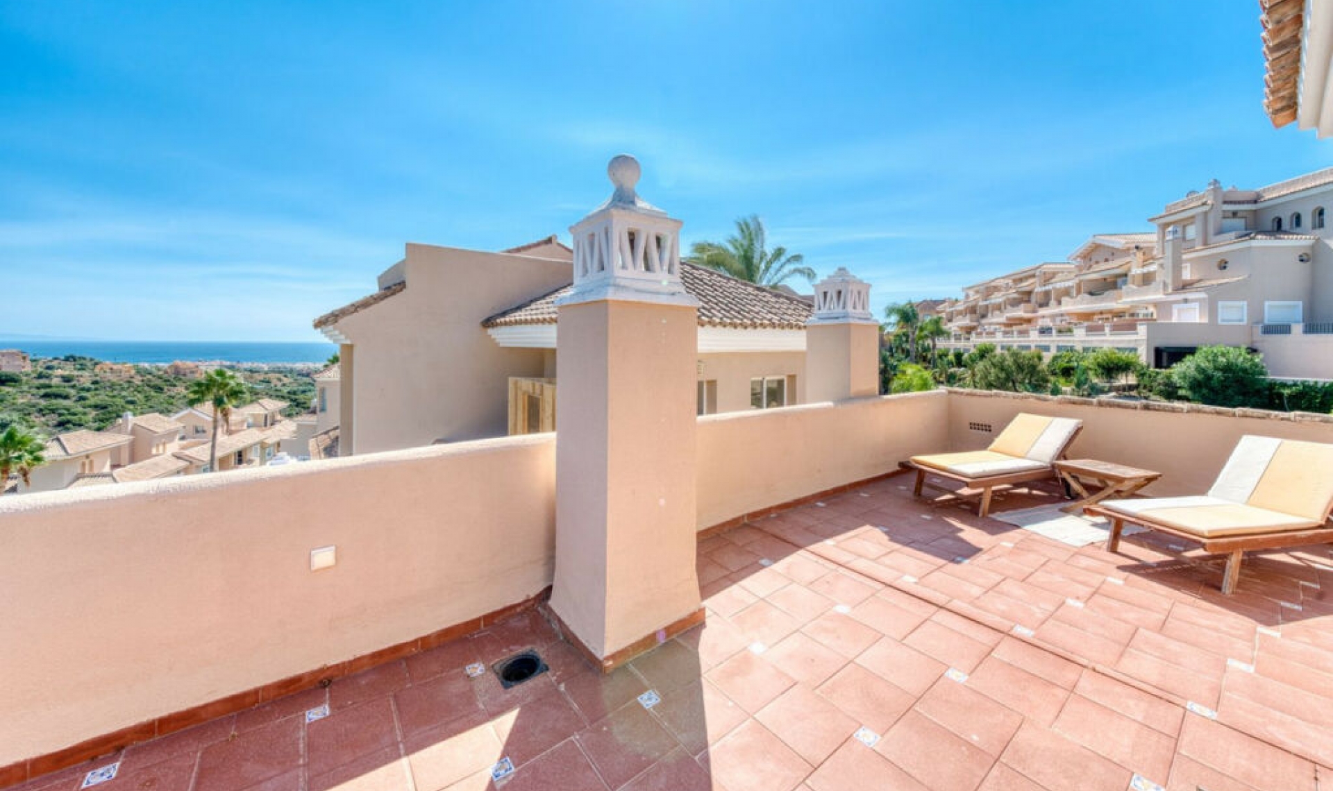 Resale - House -
La Duquesa