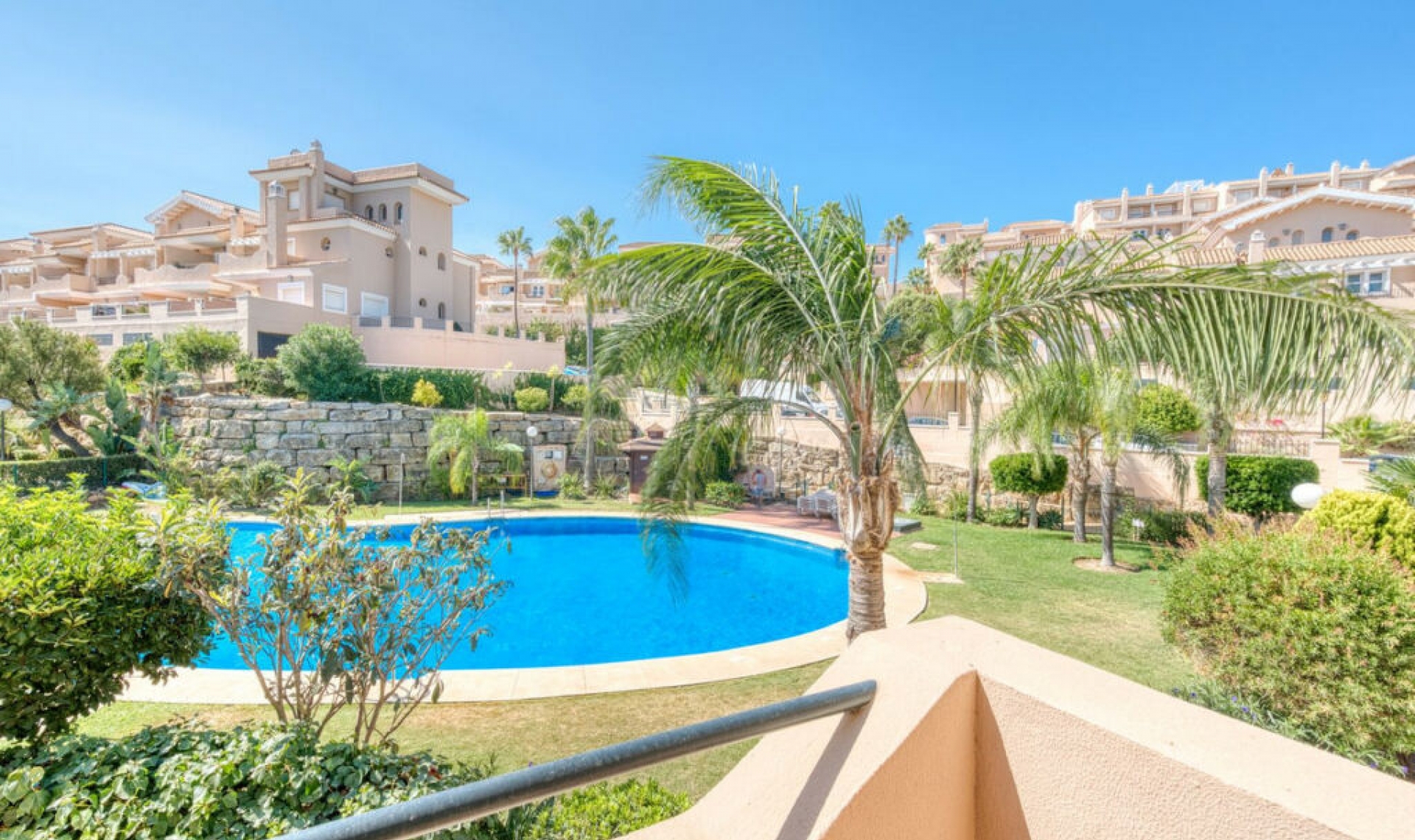 Resale - House -
La Duquesa