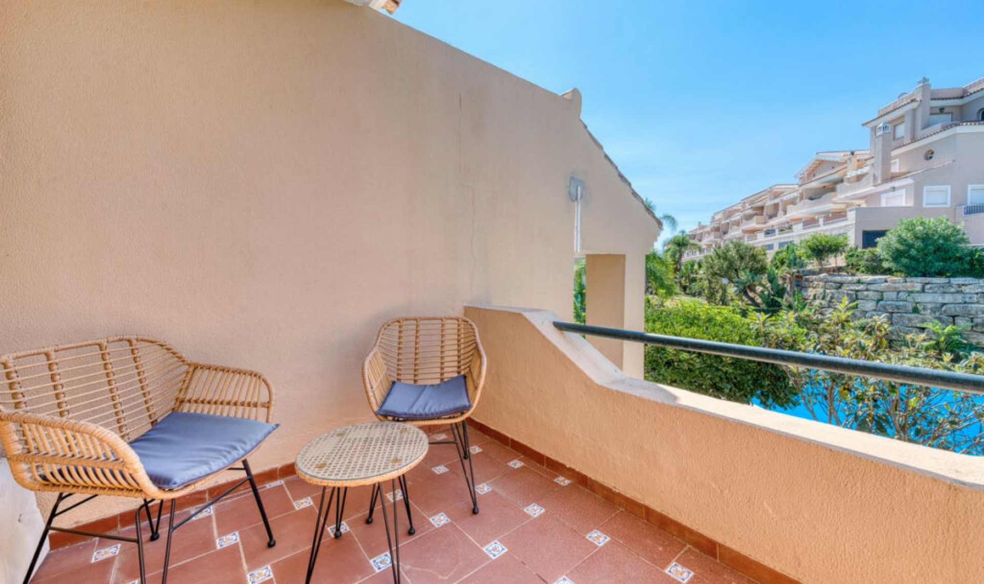 Resale - House -
La Duquesa